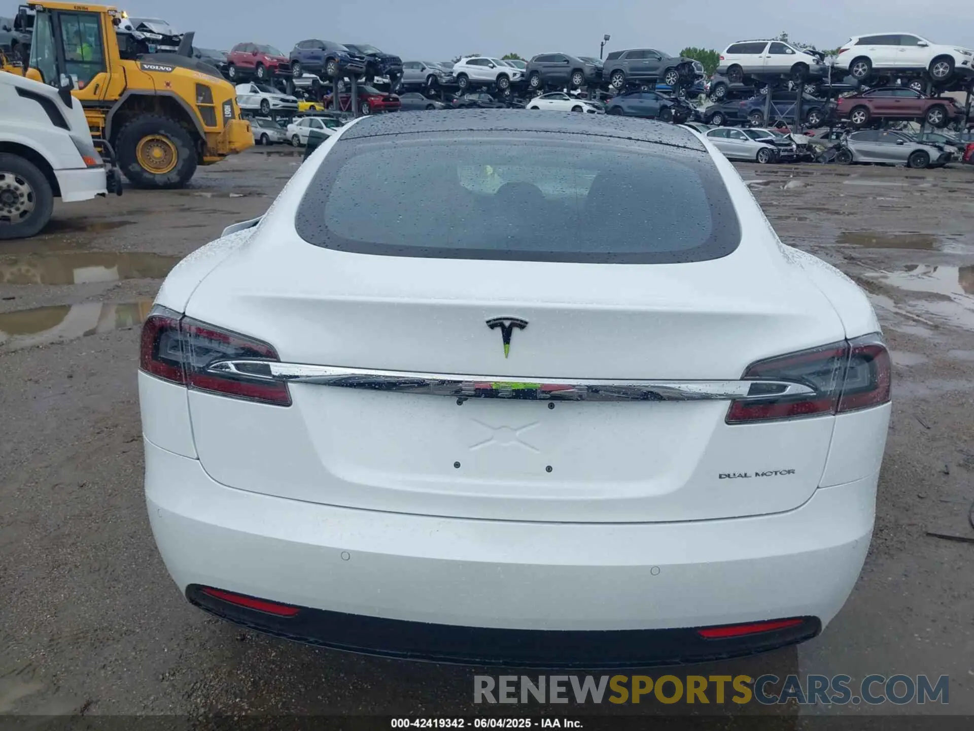 16 Photograph of a damaged car 5YJSA1E22LF353562 TESLA MODEL S 2020