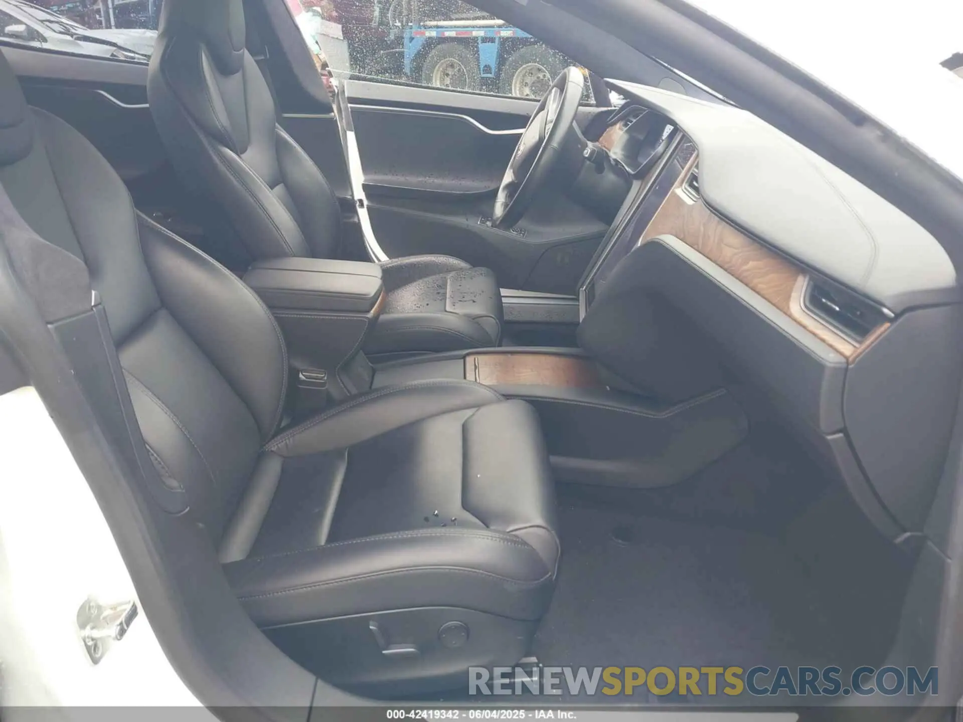 5 Photograph of a damaged car 5YJSA1E22LF353562 TESLA MODEL S 2020