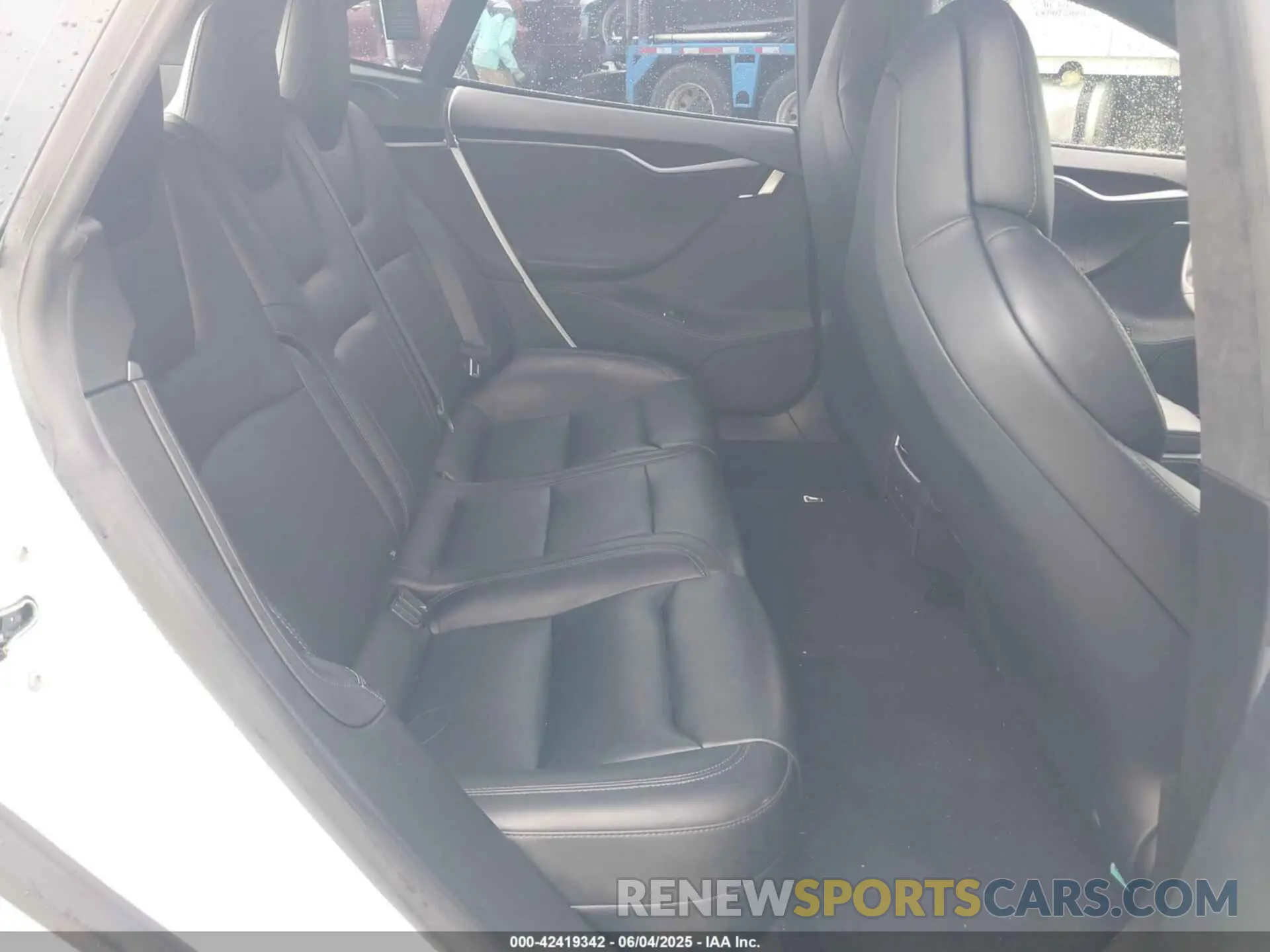 8 Photograph of a damaged car 5YJSA1E22LF353562 TESLA MODEL S 2020