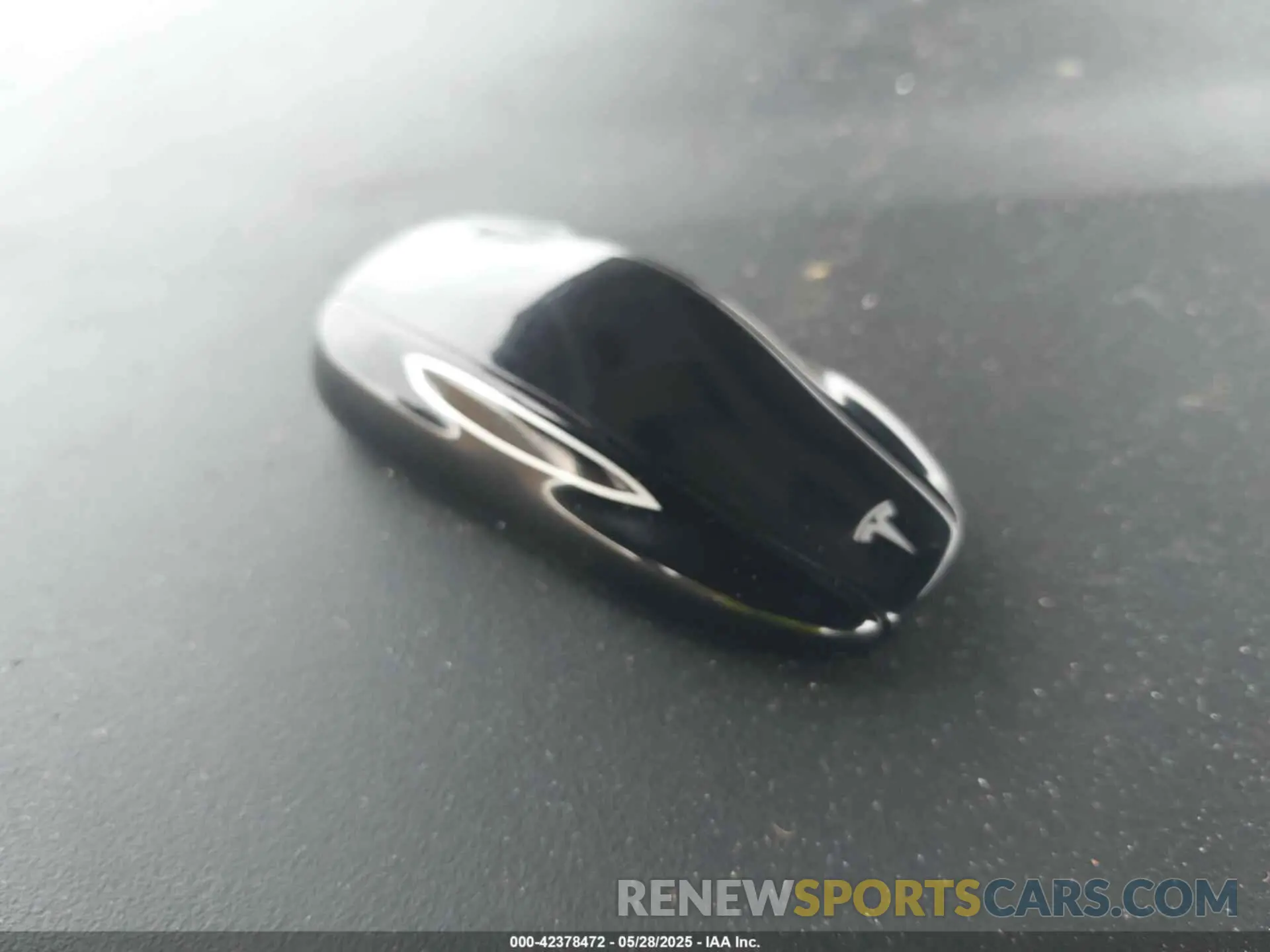 11 Photograph of a damaged car 5YJSA1E22LF367526 TESLA MODEL S 2020