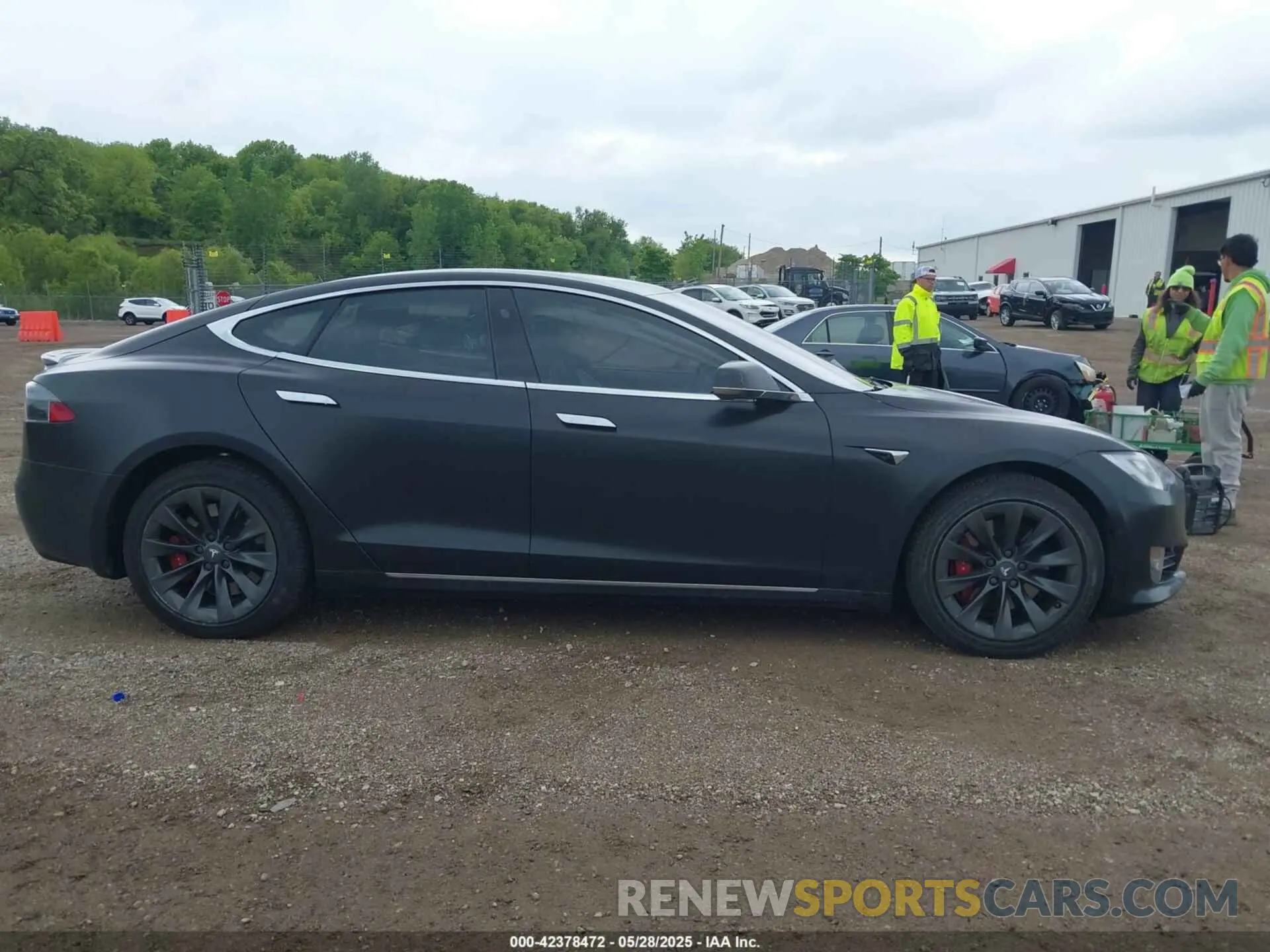 13 Photograph of a damaged car 5YJSA1E22LF367526 TESLA MODEL S 2020