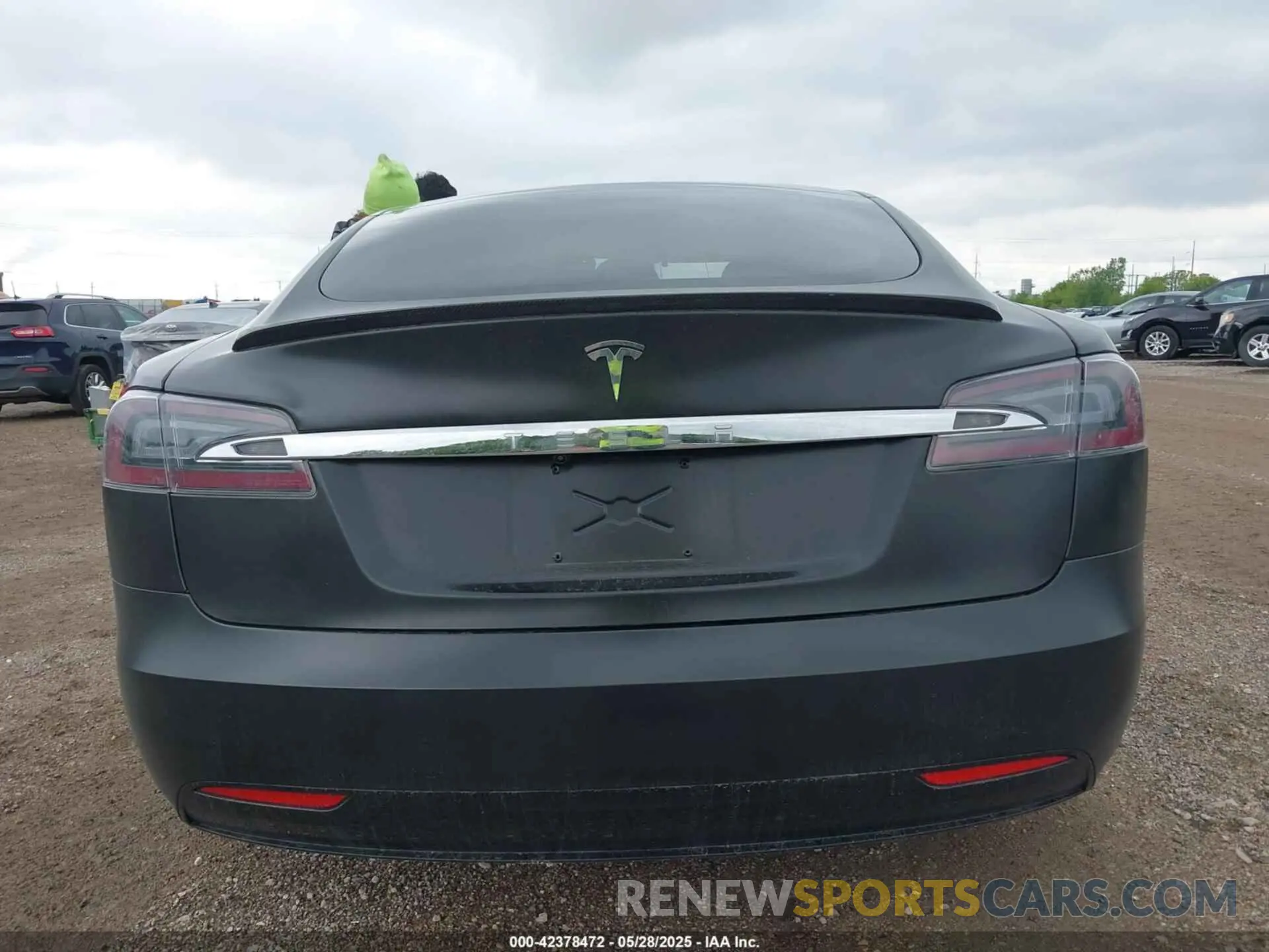 16 Photograph of a damaged car 5YJSA1E22LF367526 TESLA MODEL S 2020