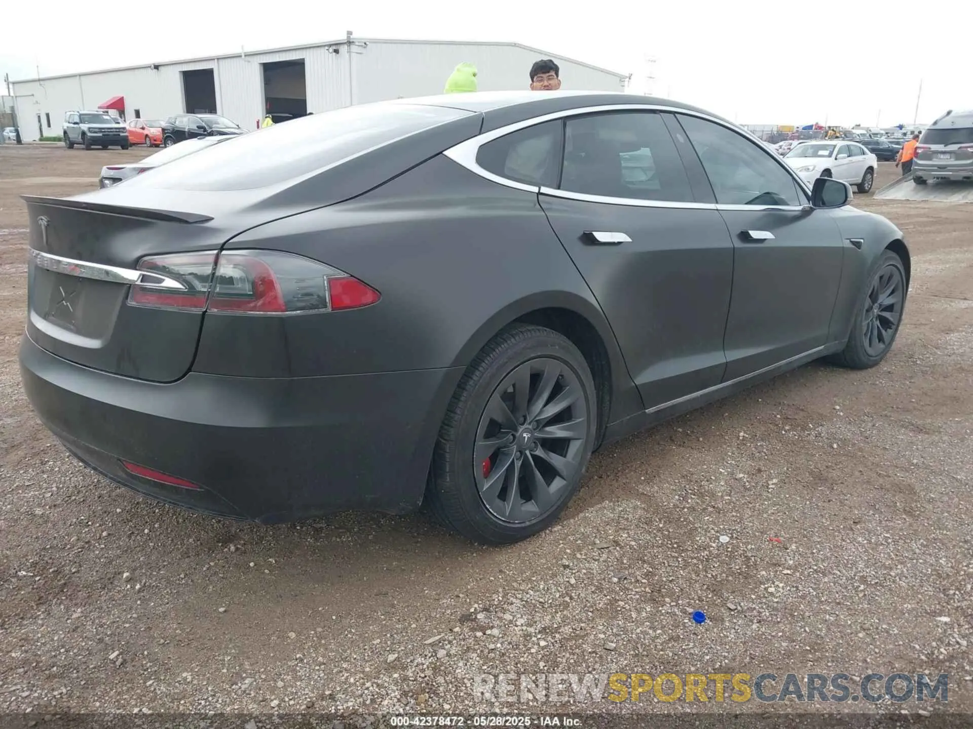 4 Photograph of a damaged car 5YJSA1E22LF367526 TESLA MODEL S 2020
