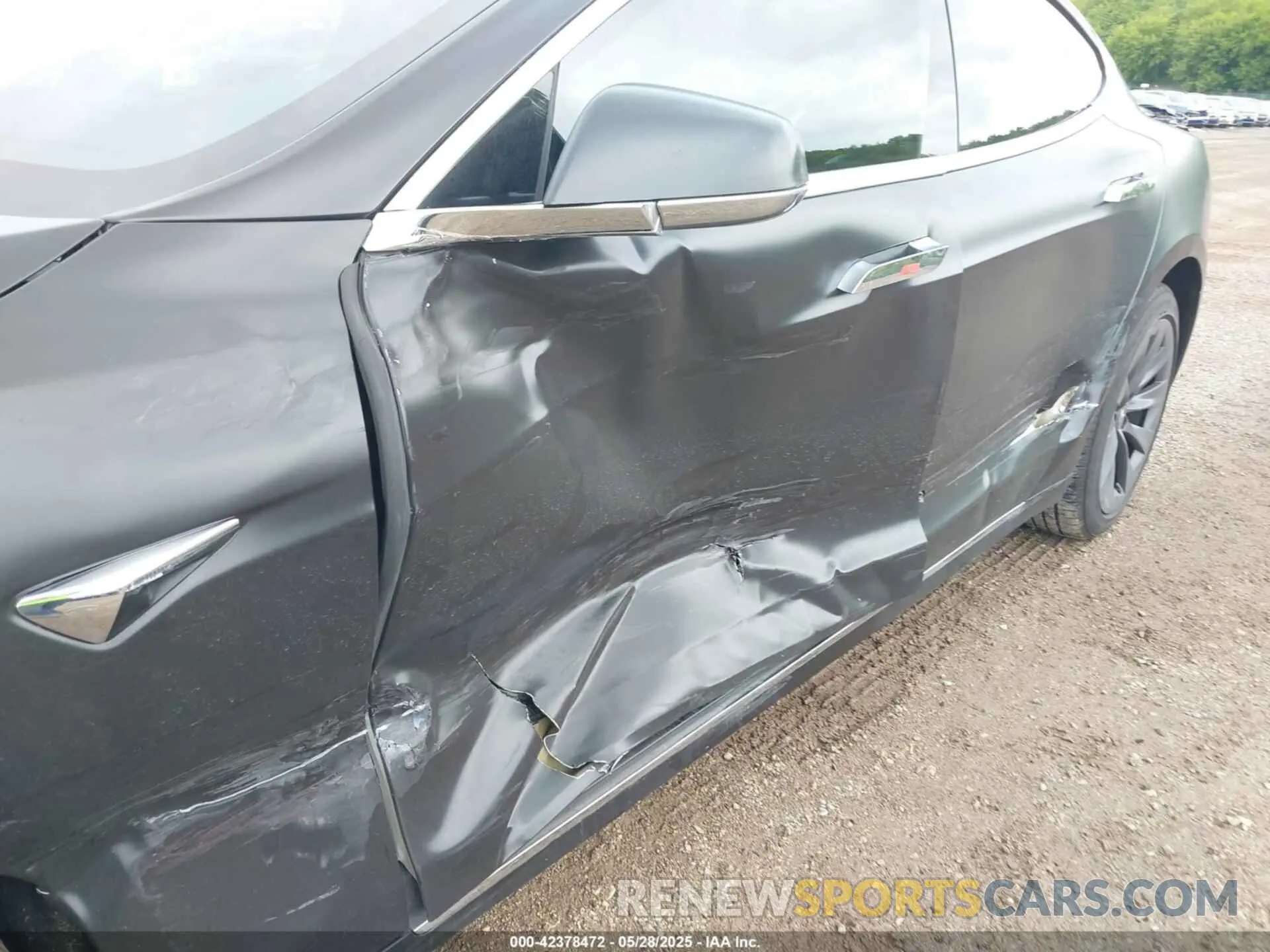 6 Photograph of a damaged car 5YJSA1E22LF367526 TESLA MODEL S 2020