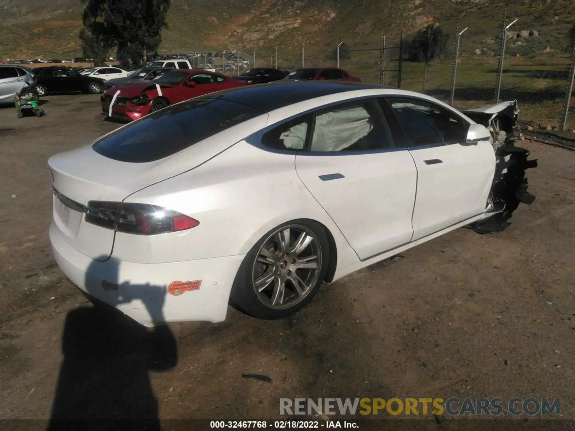 4 Photograph of a damaged car 5YJSA1E22LF369552 TESLA MODEL S 2020