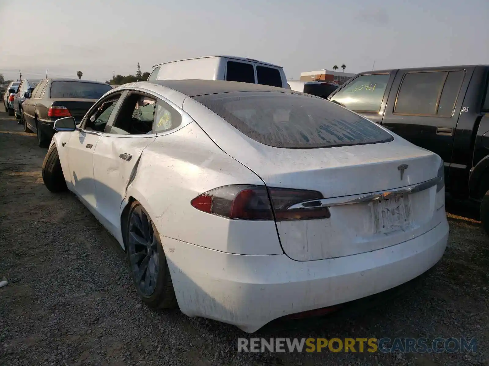 3 Photograph of a damaged car 5YJSA1E22LF378915 TESLA MODEL S 2020