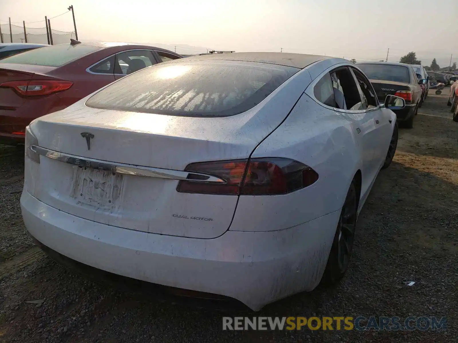 4 Photograph of a damaged car 5YJSA1E22LF378915 TESLA MODEL S 2020