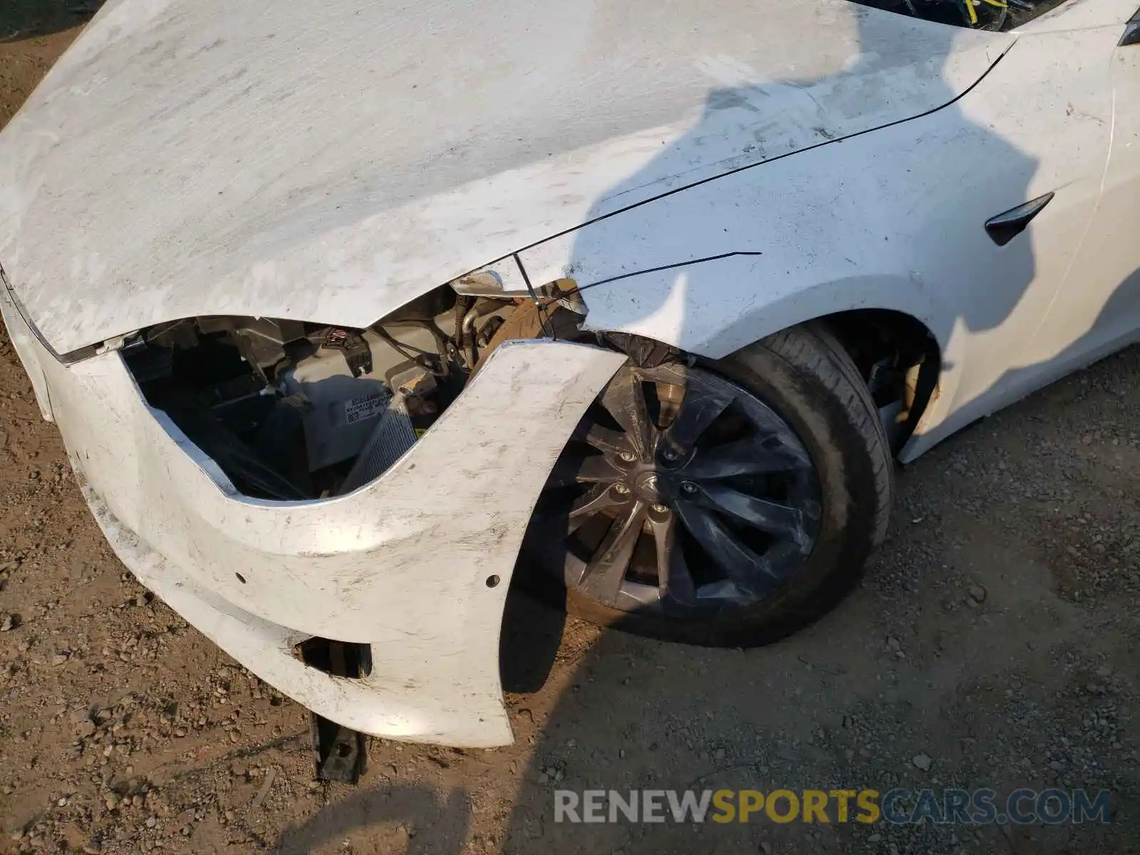 9 Photograph of a damaged car 5YJSA1E22LF378915 TESLA MODEL S 2020