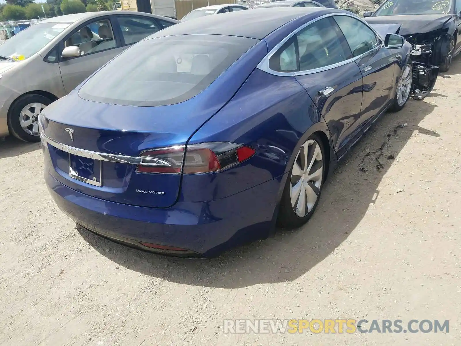 4 Photograph of a damaged car 5YJSA1E22LF399800 TESLA MODEL S 2020