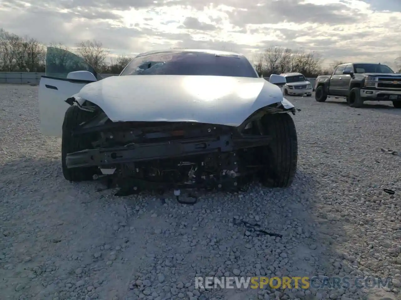 9 Photograph of a damaged car 5YJSA1E22LF400637 TESLA MODEL S 2020