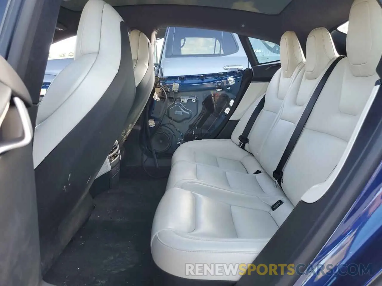 10 Photograph of a damaged car 5YJSA1E23LF362965 TESLA MODEL S 2020
