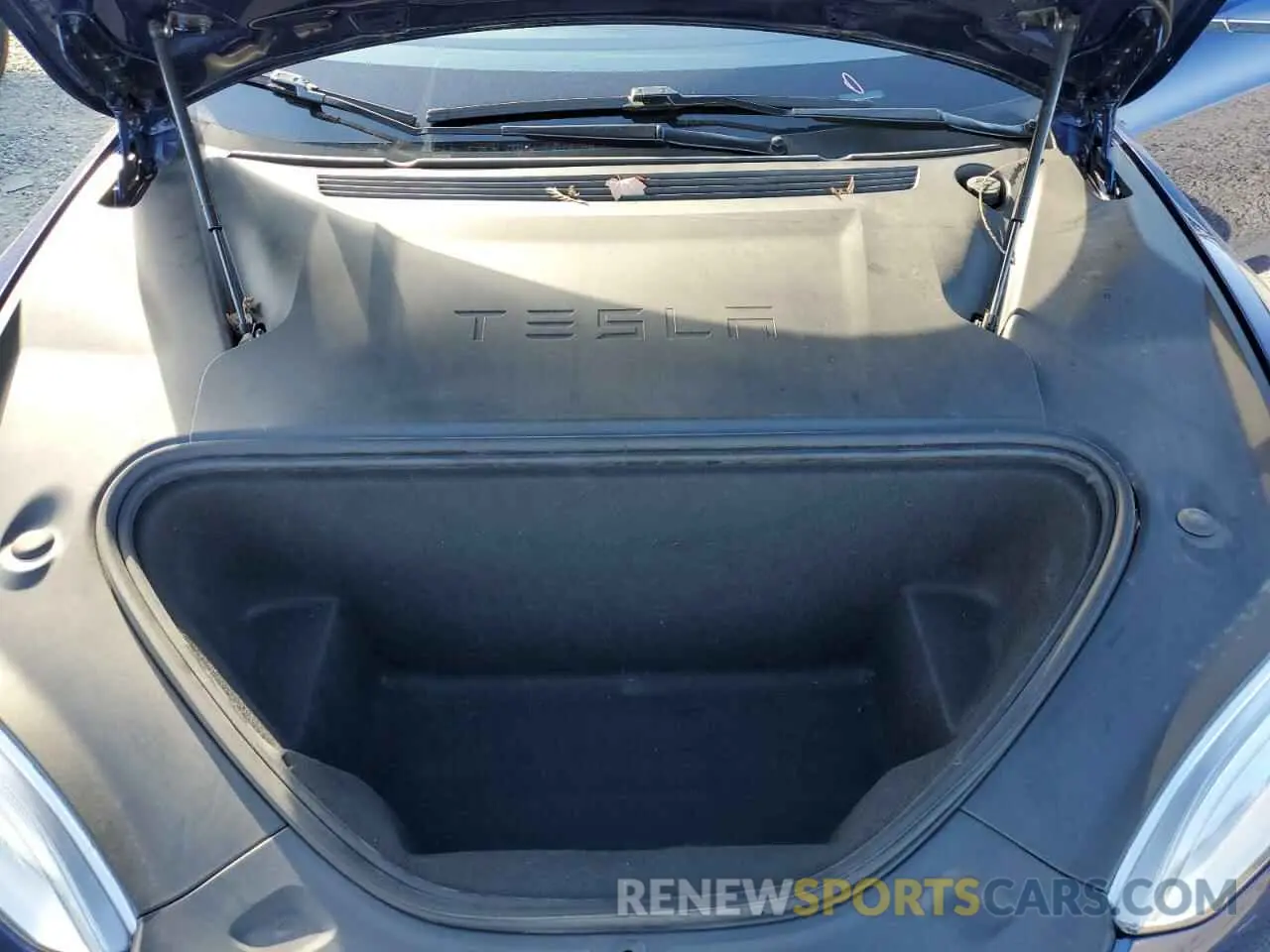 11 Photograph of a damaged car 5YJSA1E23LF362965 TESLA MODEL S 2020