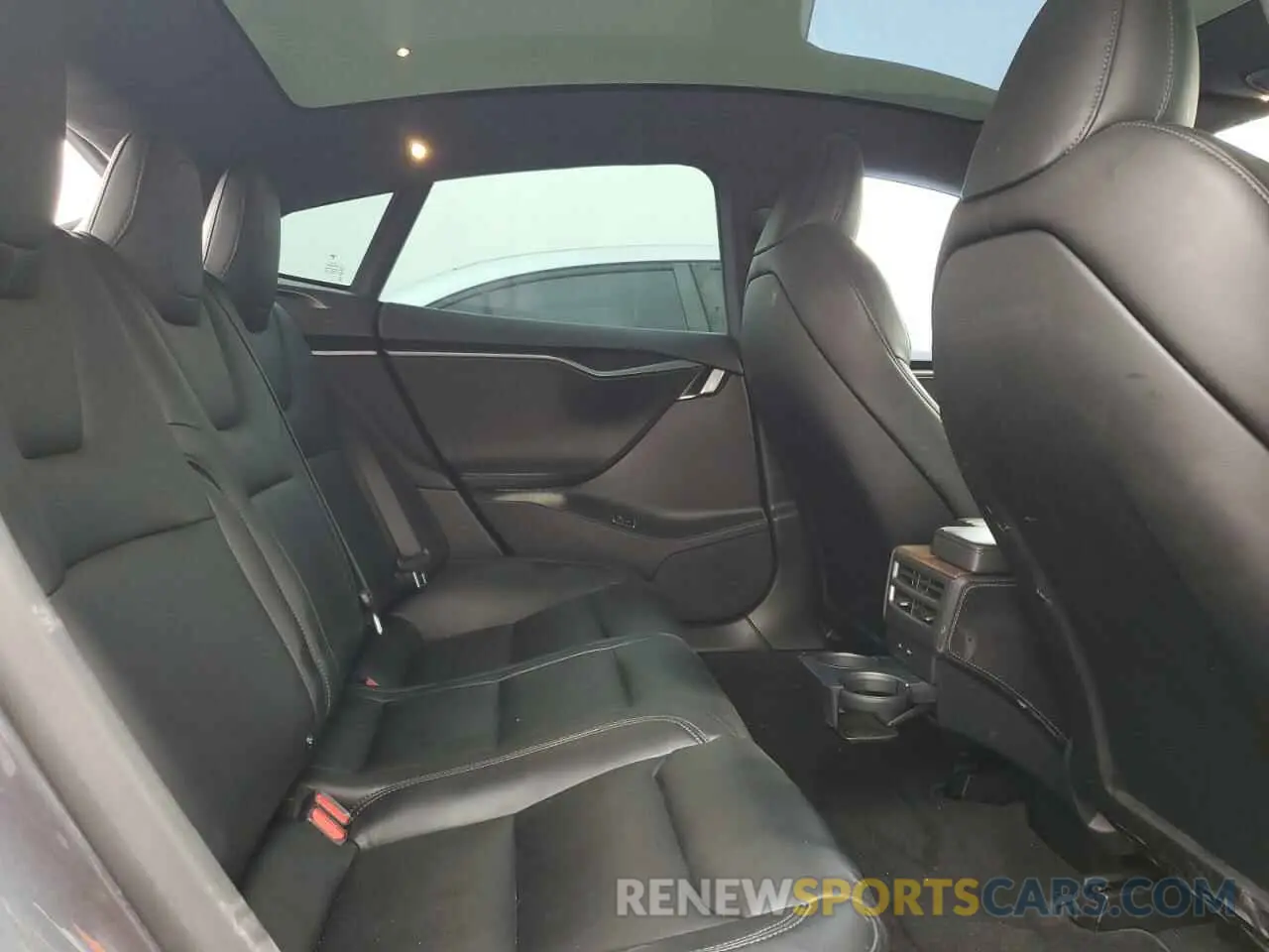 10 Photograph of a damaged car 5YJSA1E23LF366076 TESLA MODEL S 2020