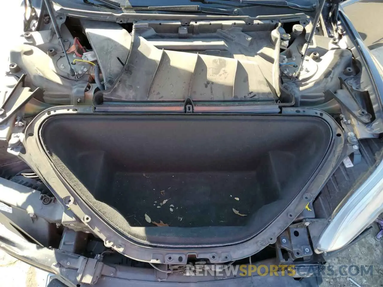 11 Photograph of a damaged car 5YJSA1E23LF366076 TESLA MODEL S 2020