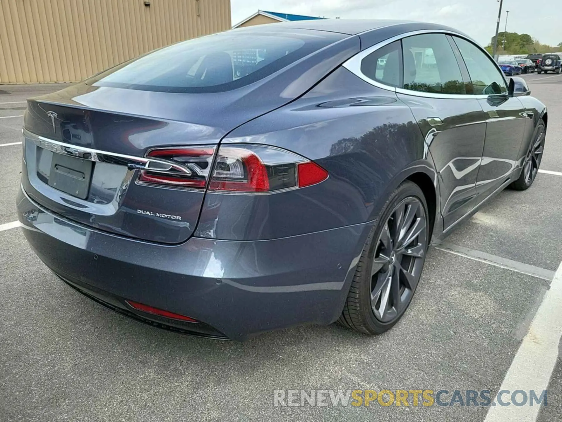 4 Photograph of a damaged car 5YJSA1E24LF355944 TESLA MODEL S 2020