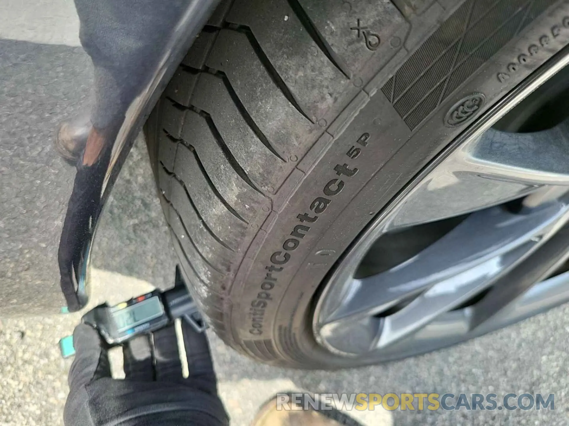 8 Photograph of a damaged car 5YJSA1E24LF355944 TESLA MODEL S 2020