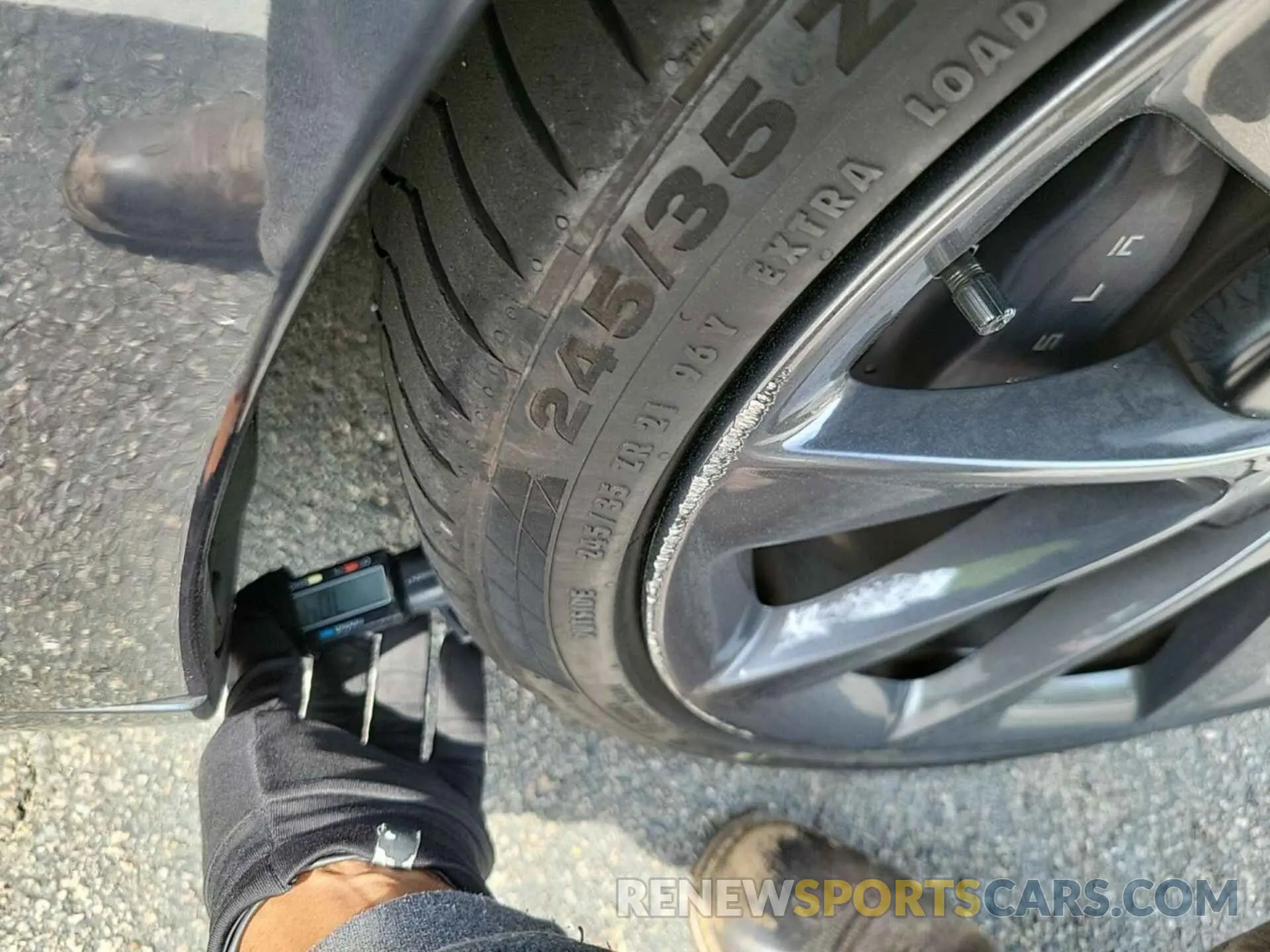 9 Photograph of a damaged car 5YJSA1E24LF355944 TESLA MODEL S 2020