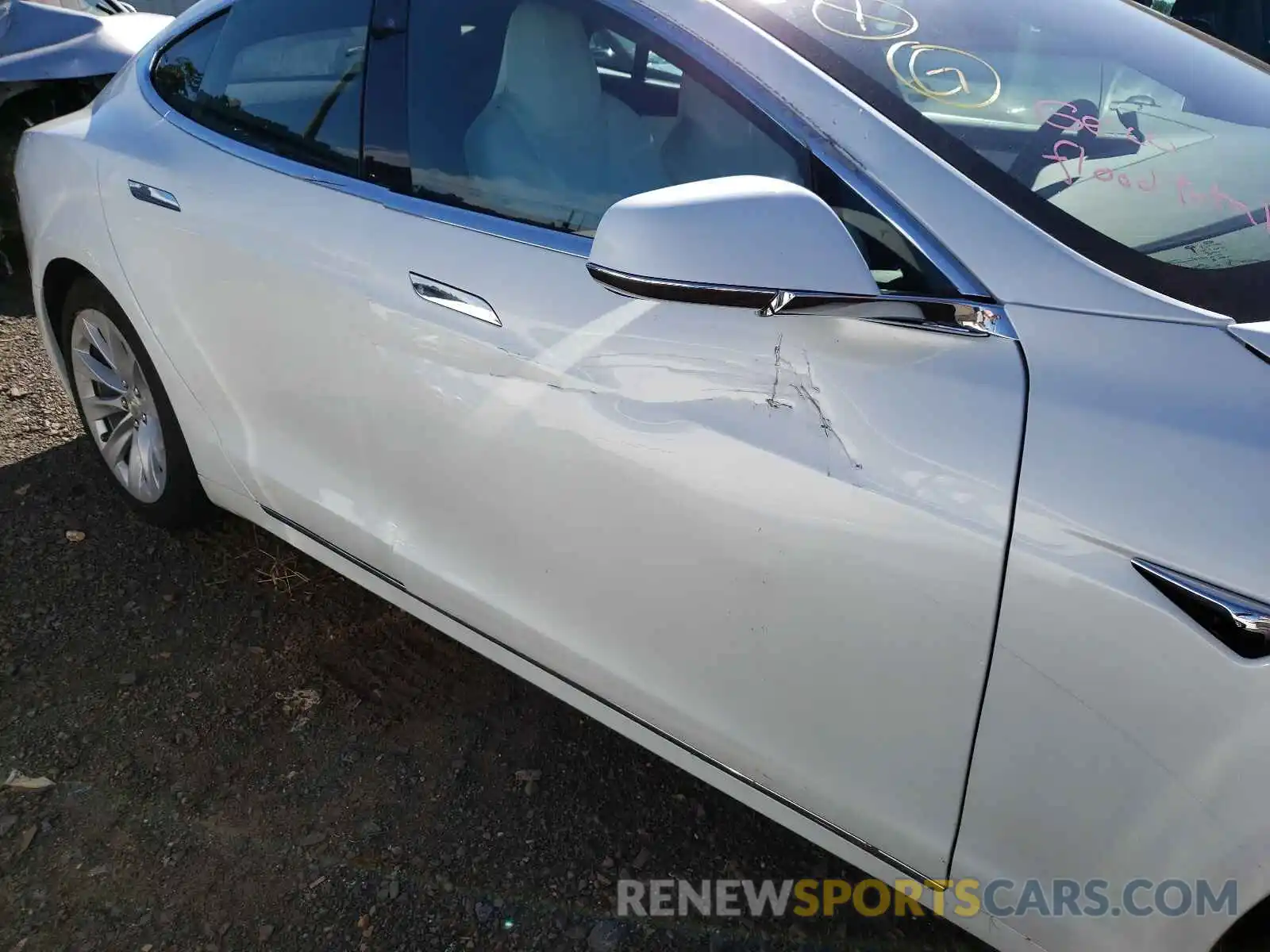 10 Photograph of a damaged car 5YJSA1E24LF356737 TESLA MODEL S 2020