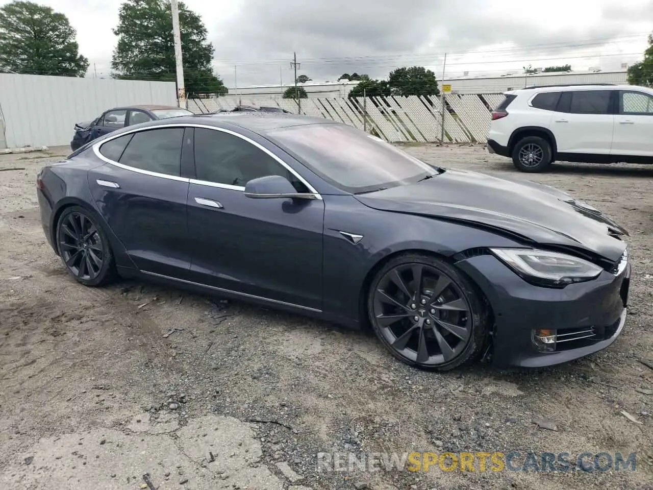 4 Photograph of a damaged car 5YJSA1E24LF360335 TESLA MODEL S 2020