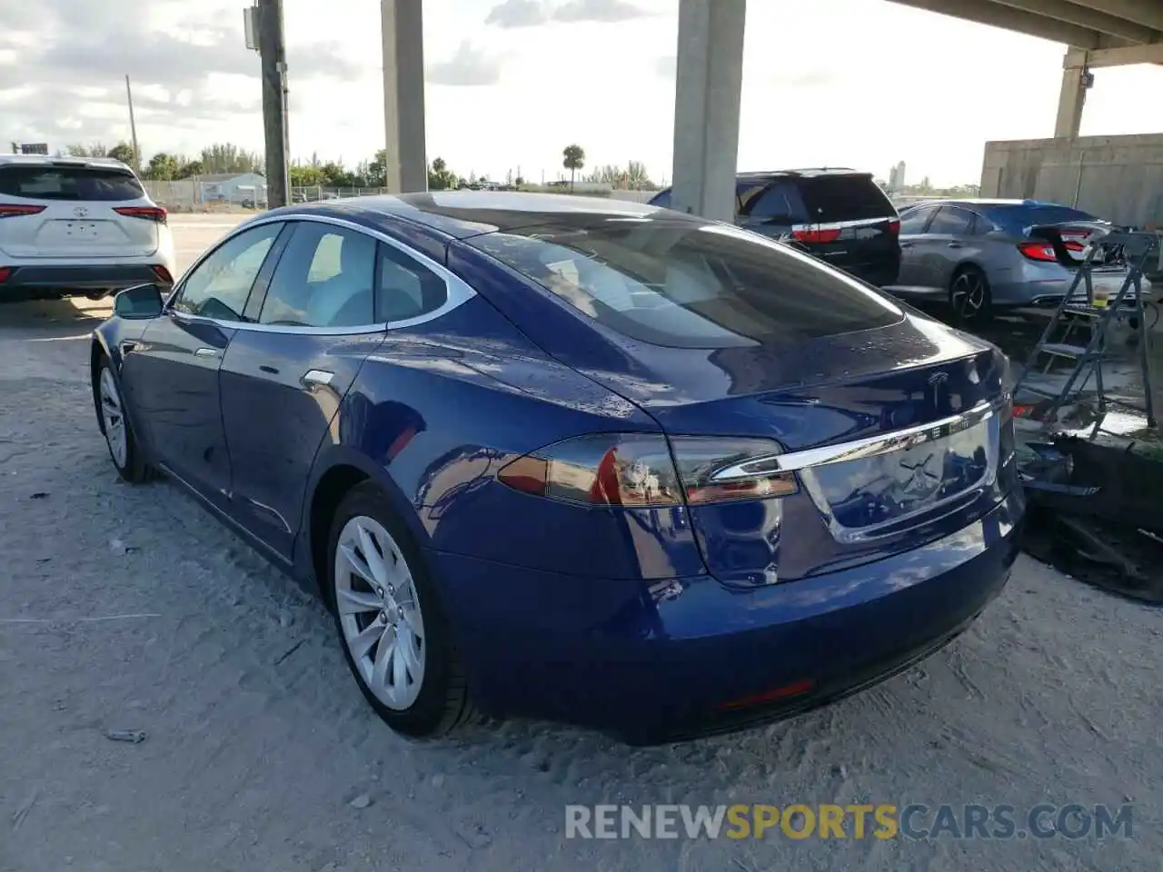 3 Photograph of a damaged car 5YJSA1E24LF363915 TESLA MODEL S 2020