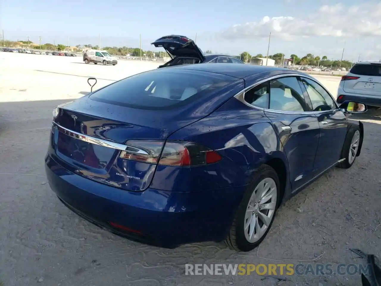 4 Photograph of a damaged car 5YJSA1E24LF363915 TESLA MODEL S 2020