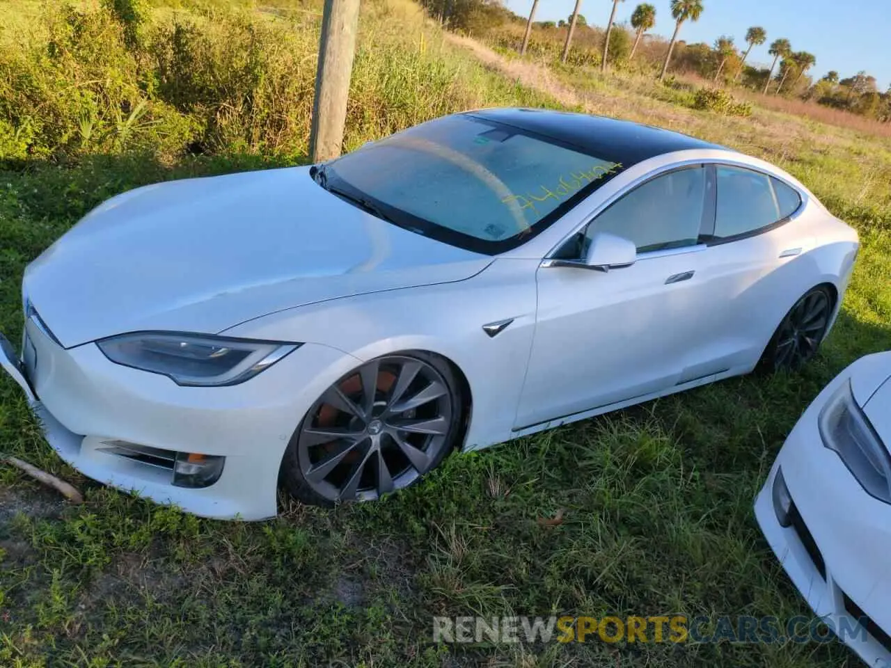 1 Photograph of a damaged car 5YJSA1E24LF370718 TESLA MODEL S 2020