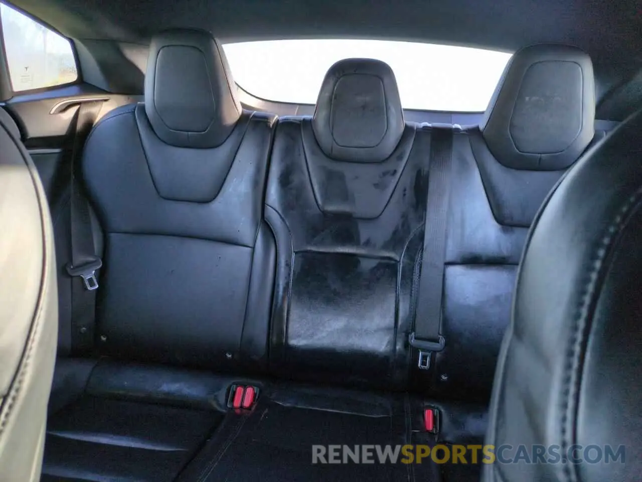 10 Photograph of a damaged car 5YJSA1E24LF370718 TESLA MODEL S 2020