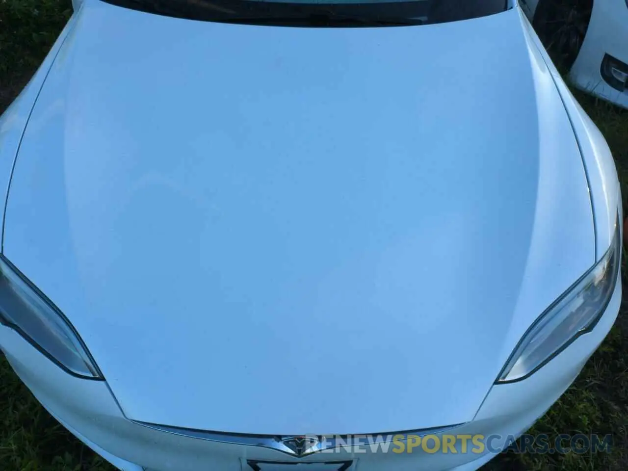 12 Photograph of a damaged car 5YJSA1E24LF370718 TESLA MODEL S 2020
