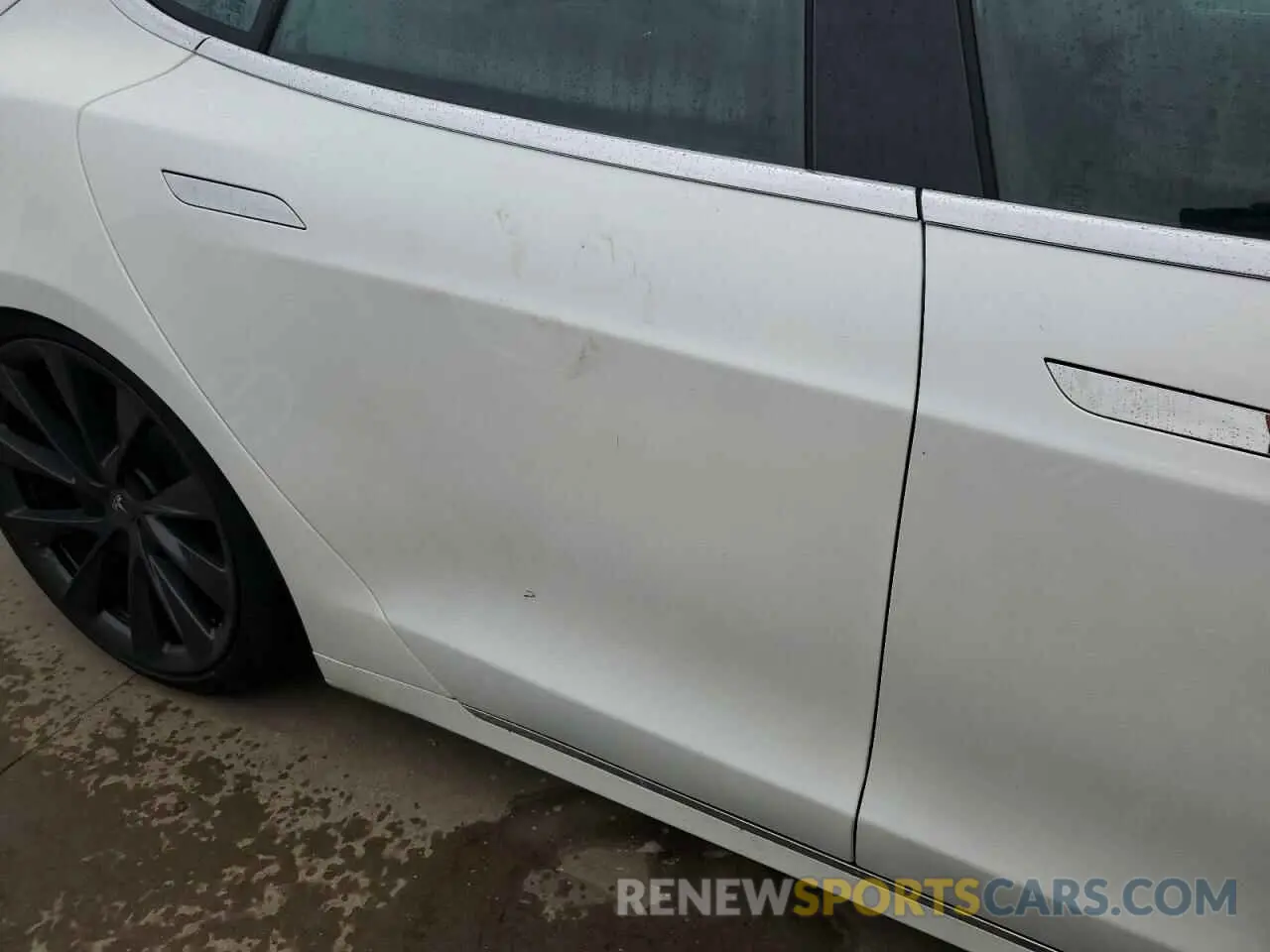 13 Photograph of a damaged car 5YJSA1E24LF370718 TESLA MODEL S 2020