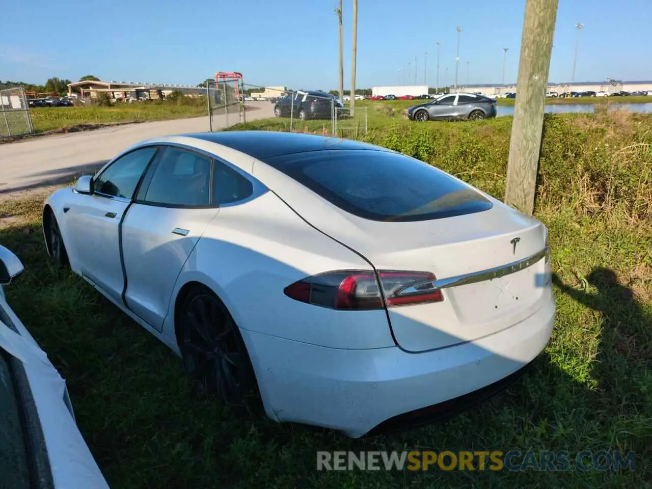 2 Photograph of a damaged car 5YJSA1E24LF370718 TESLA MODEL S 2020