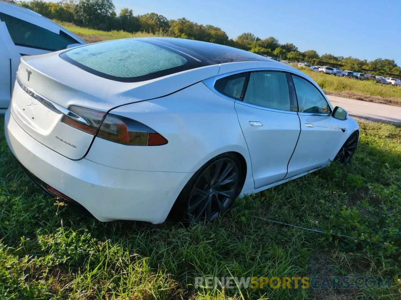 3 Photograph of a damaged car 5YJSA1E24LF370718 TESLA MODEL S 2020