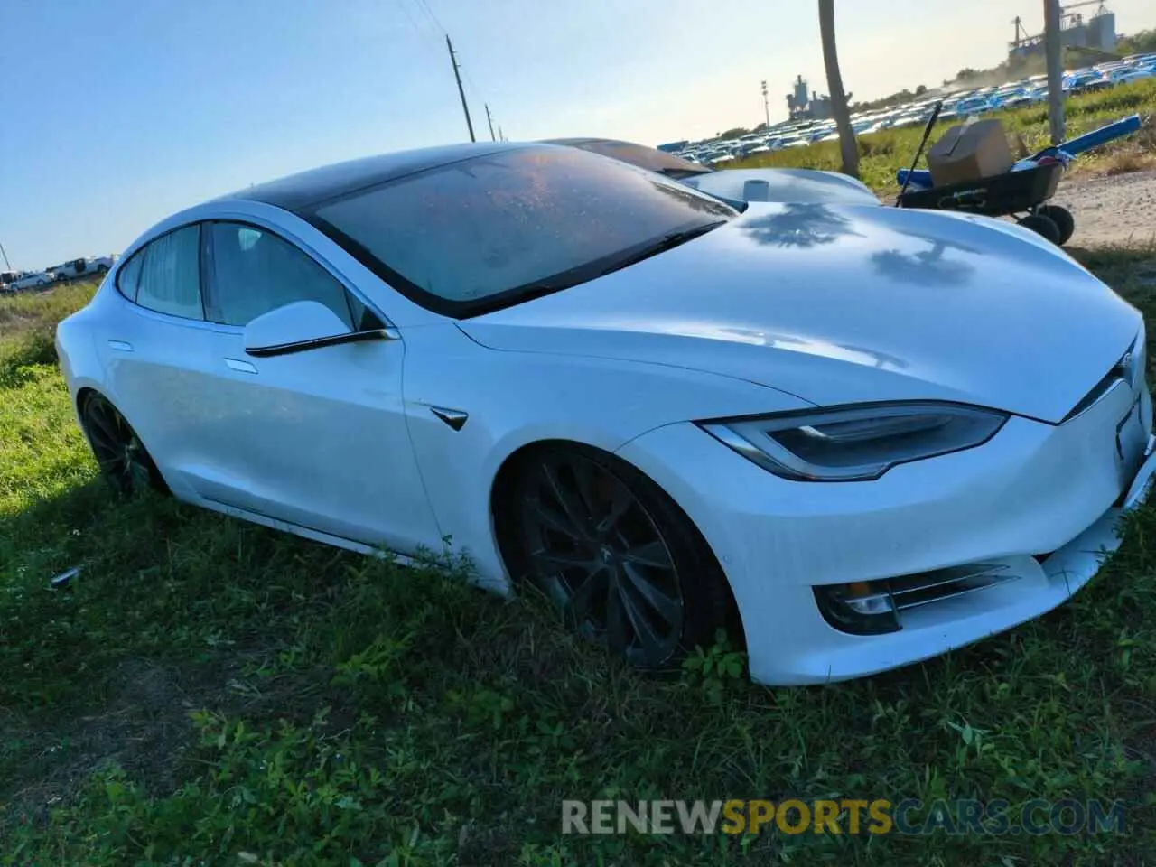 4 Photograph of a damaged car 5YJSA1E24LF370718 TESLA MODEL S 2020