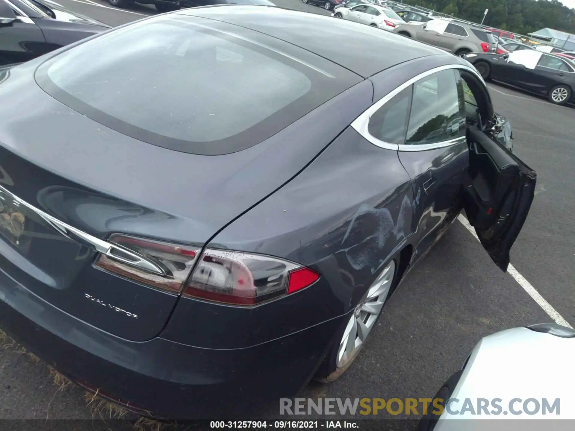 4 Photograph of a damaged car 5YJSA1E25LF359632 TESLA MODEL S 2020