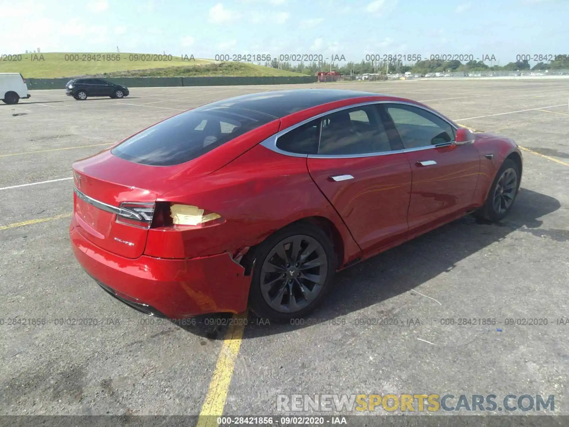 4 Photograph of a damaged car 5YJSA1E25LF366029 TESLA MODEL S 2020