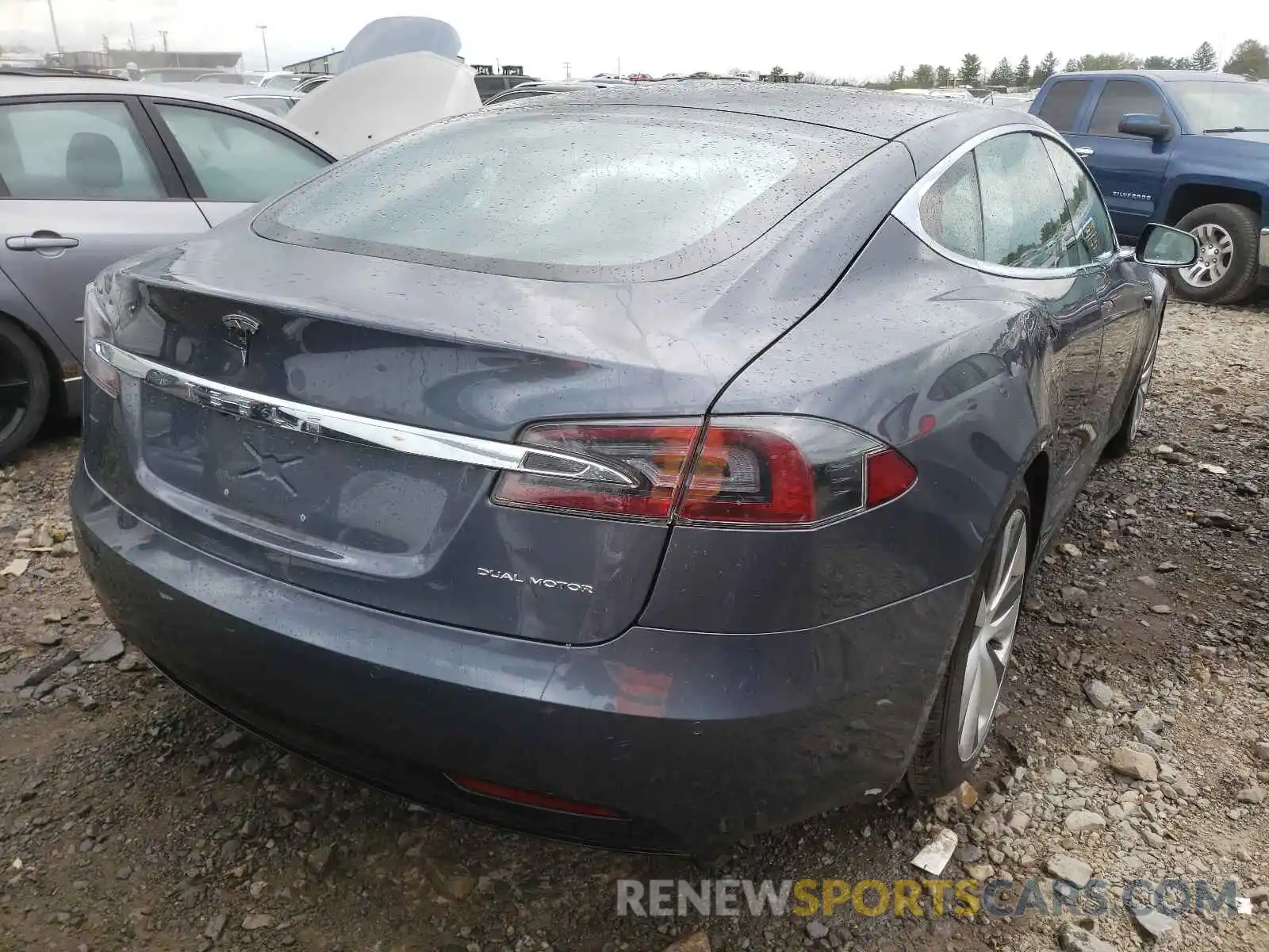 4 Photograph of a damaged car 5YJSA1E25LF382781 TESLA MODEL S 2020