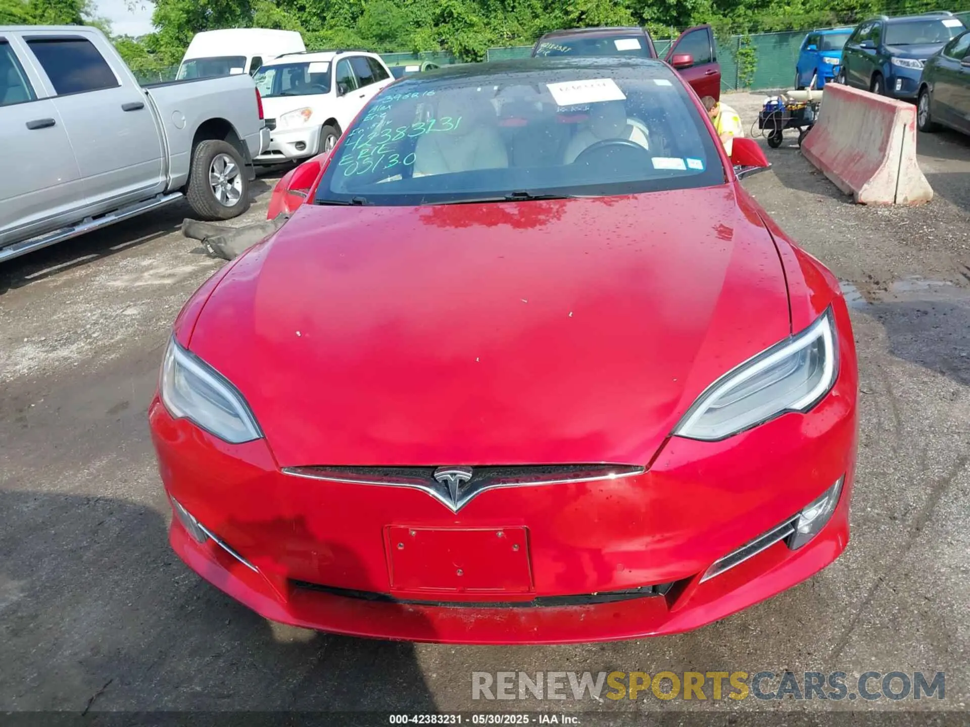12 Photograph of a damaged car 5YJSA1E25LF396213 TESLA MODEL S 2020