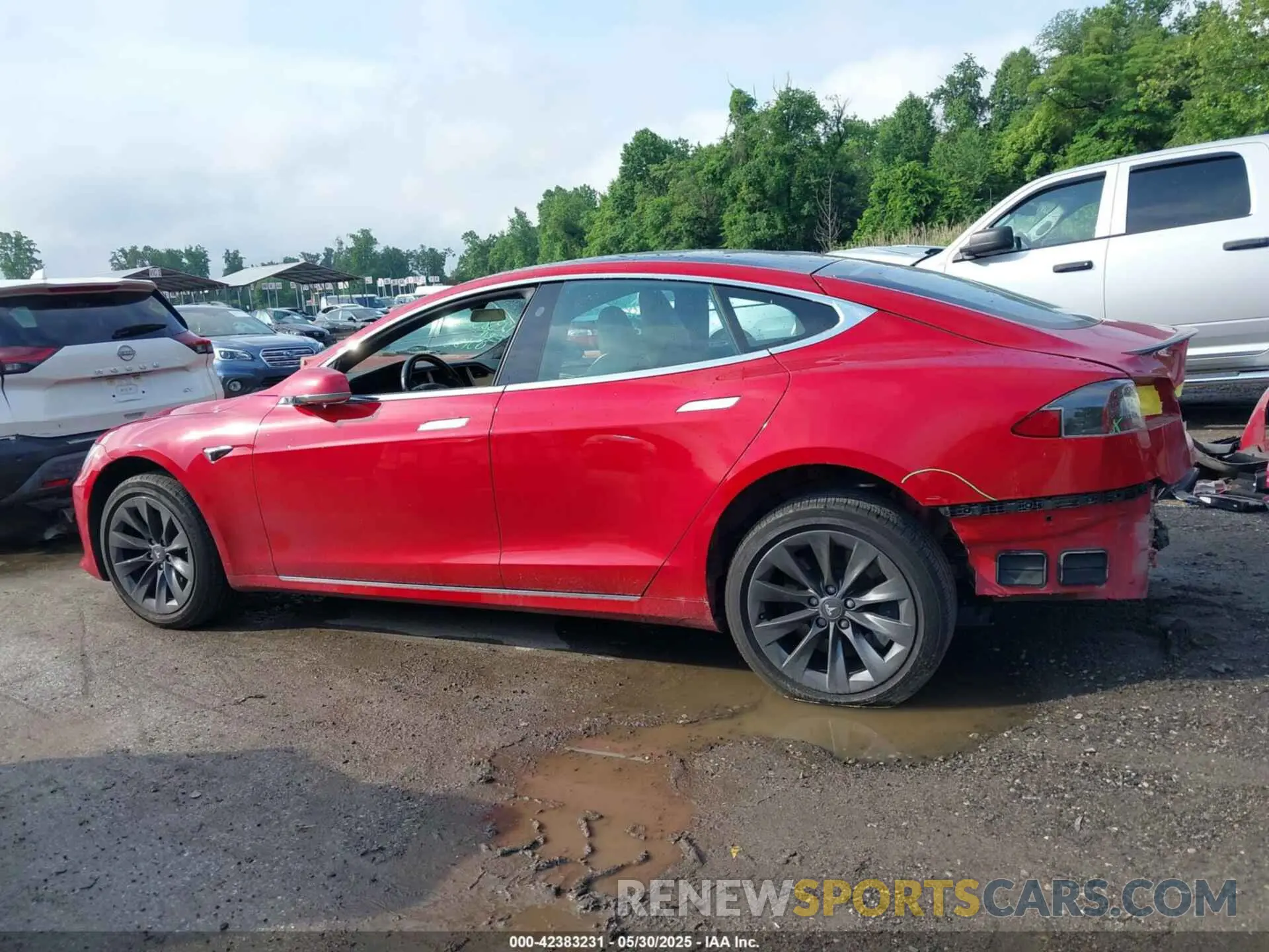 14 Photograph of a damaged car 5YJSA1E25LF396213 TESLA MODEL S 2020