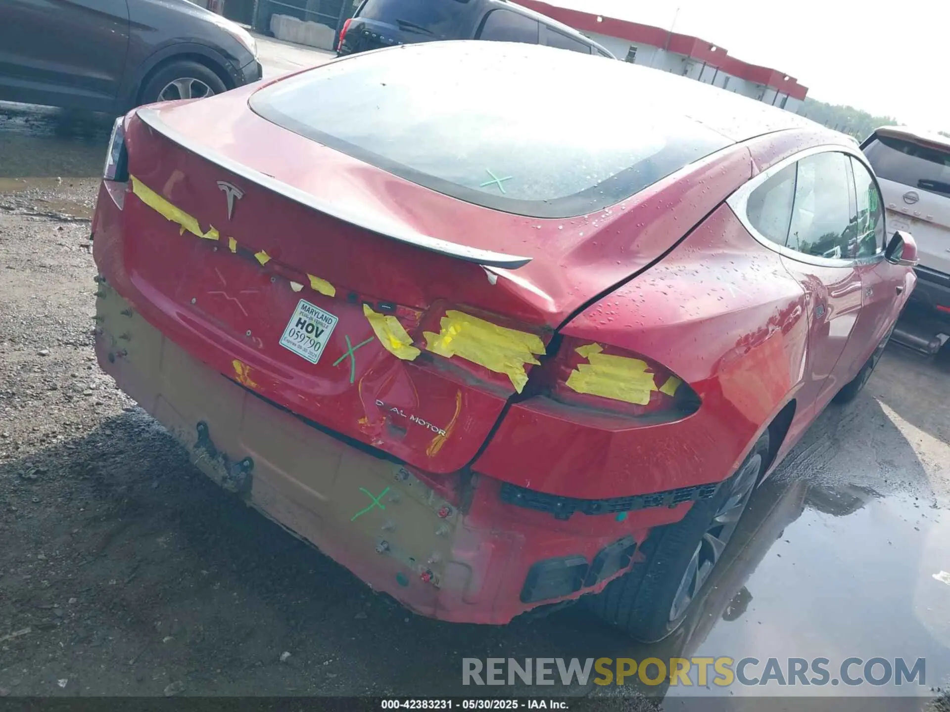 19 Photograph of a damaged car 5YJSA1E25LF396213 TESLA MODEL S 2020