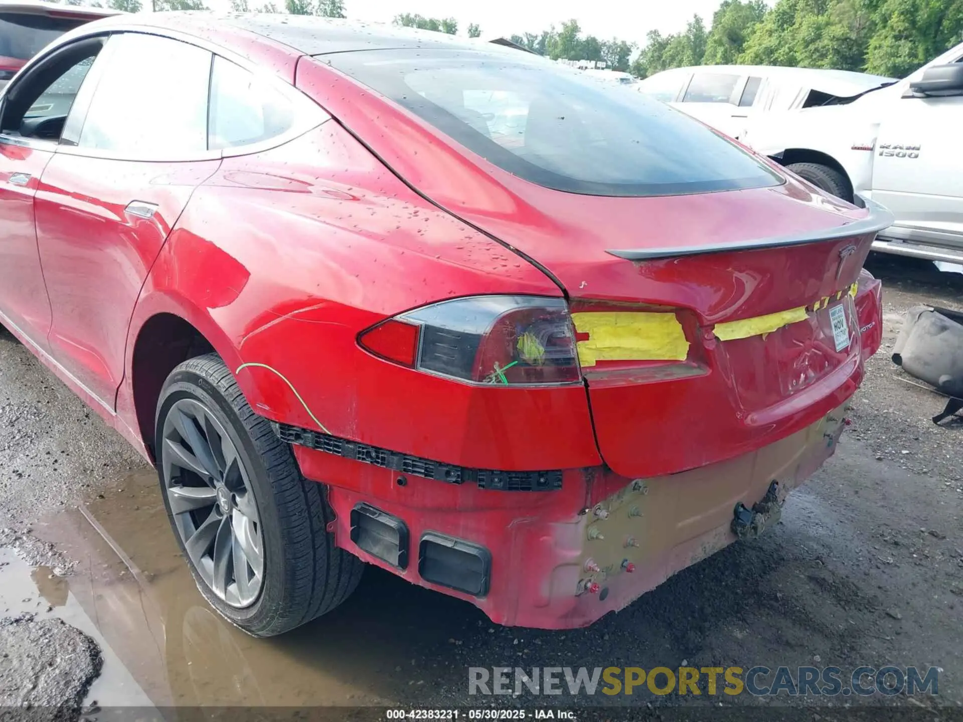 20 Photograph of a damaged car 5YJSA1E25LF396213 TESLA MODEL S 2020