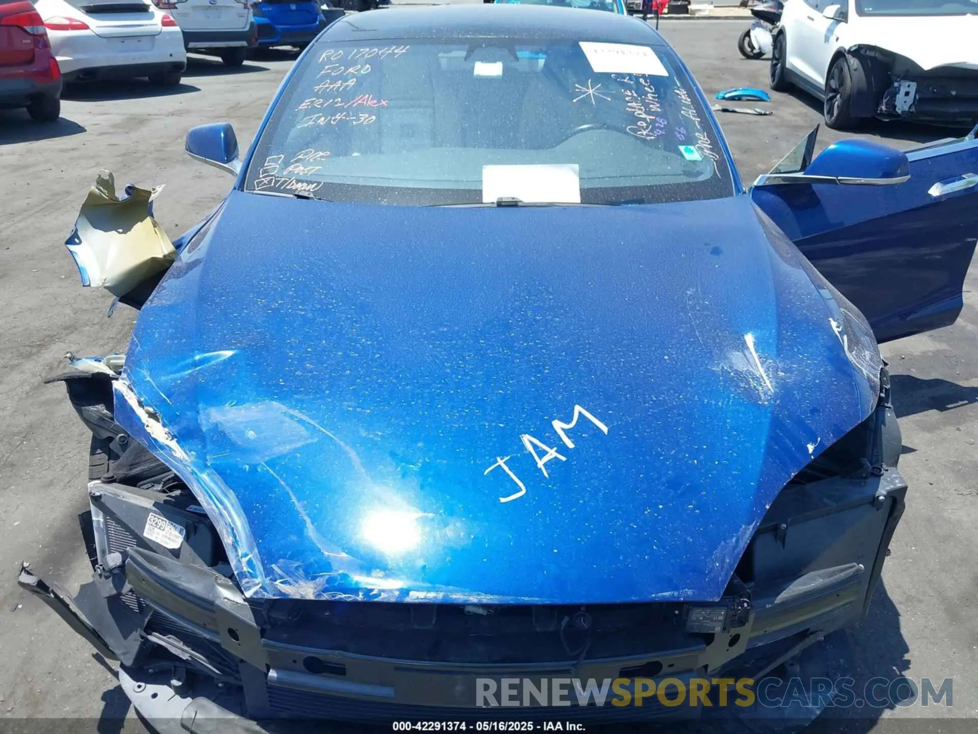 10 Photograph of a damaged car 5YJSA1E25LF396292 TESLA MODEL S 2020