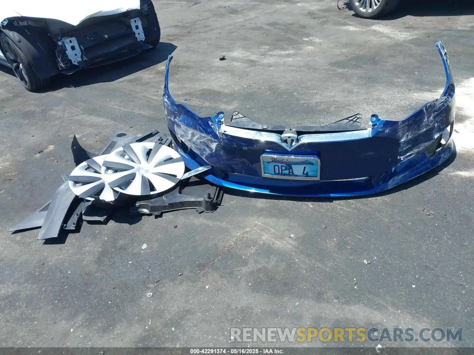 12 Photograph of a damaged car 5YJSA1E25LF396292 TESLA MODEL S 2020
