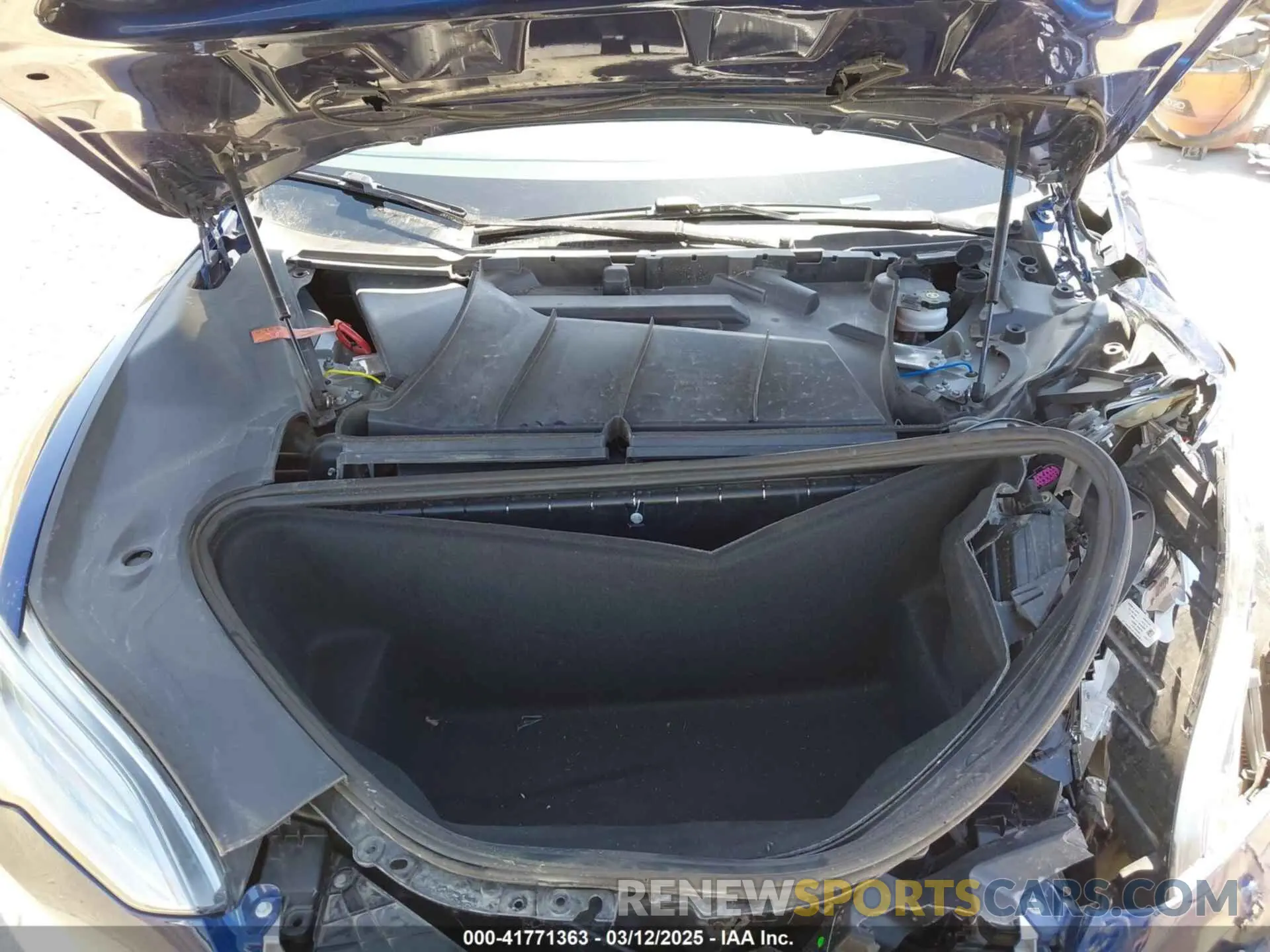 10 Photograph of a damaged car 5YJSA1E25LF401362 TESLA MODEL S 2020