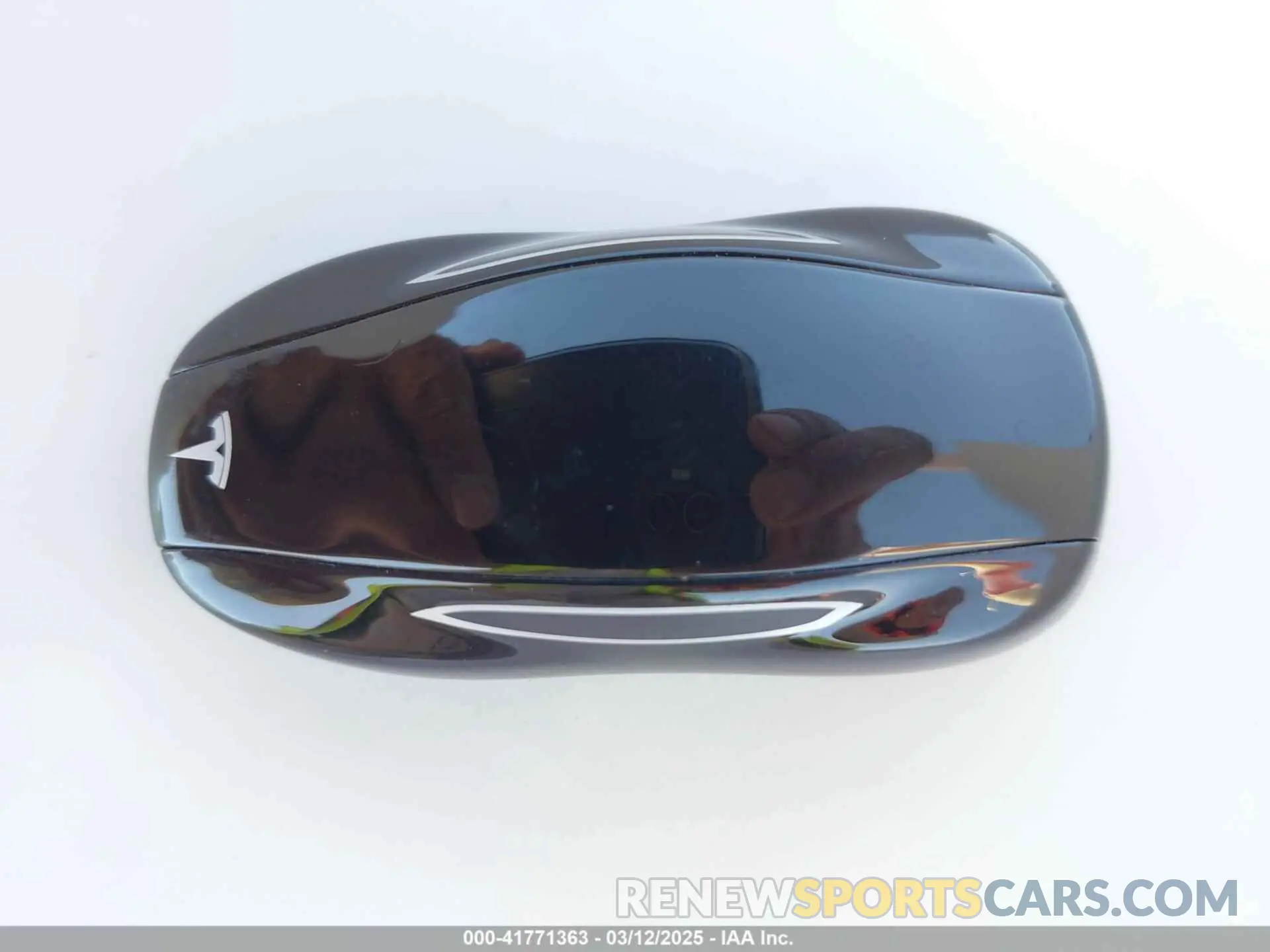 11 Photograph of a damaged car 5YJSA1E25LF401362 TESLA MODEL S 2020