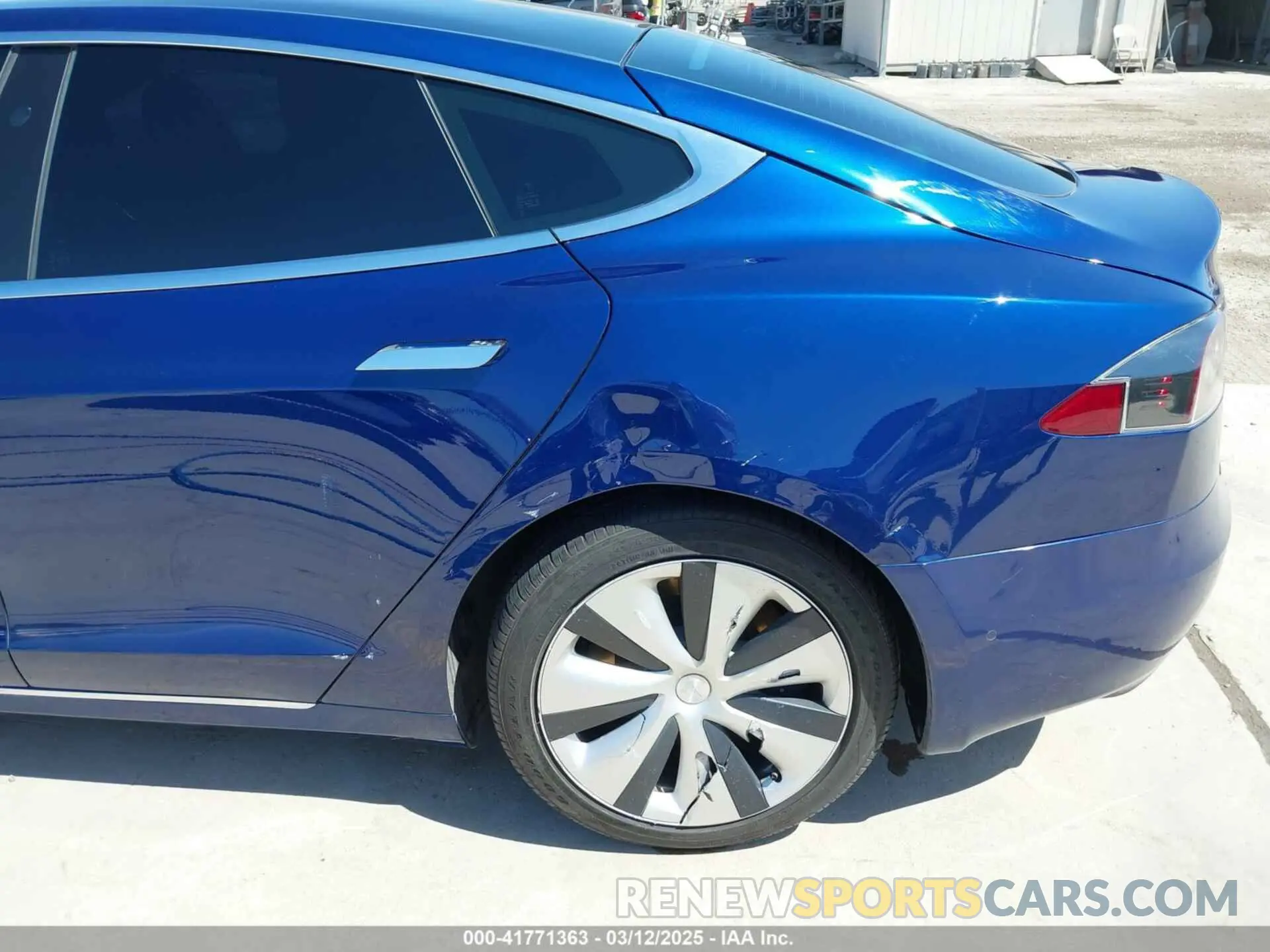 20 Photograph of a damaged car 5YJSA1E25LF401362 TESLA MODEL S 2020