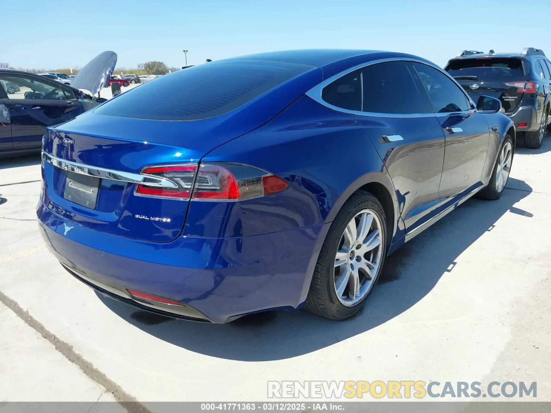 4 Photograph of a damaged car 5YJSA1E25LF401362 TESLA MODEL S 2020