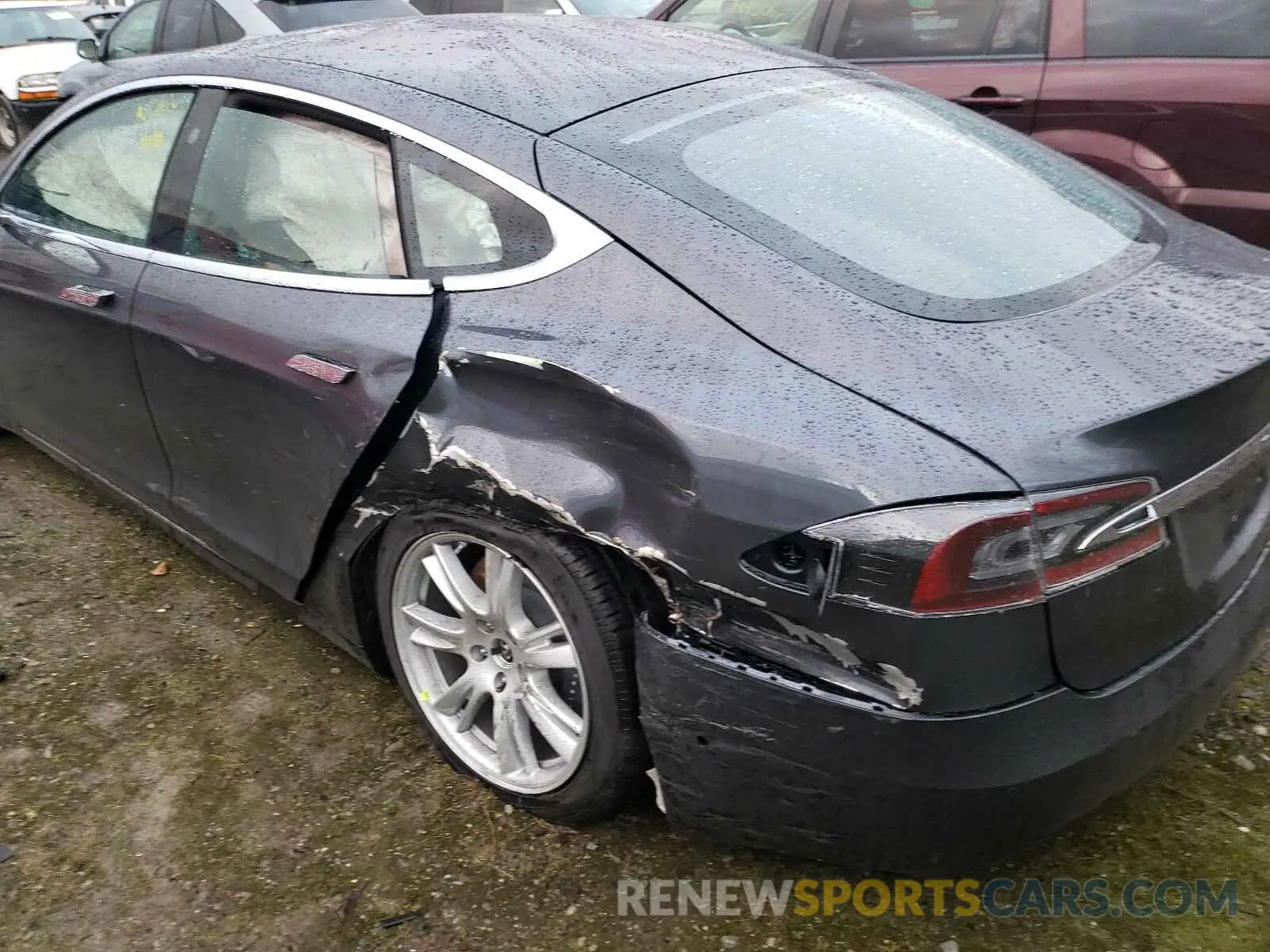 9 Photograph of a damaged car 5YJSA1E25LF415505 TESLA MODEL S 2020