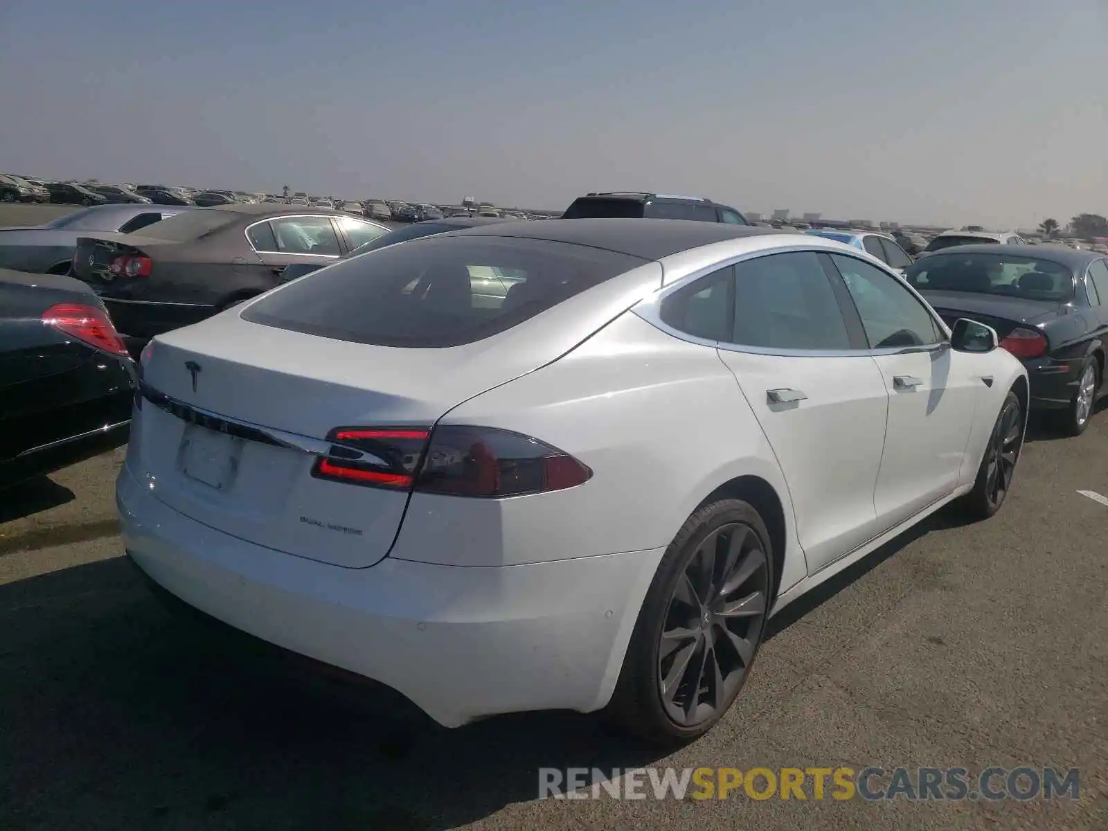 4 Photograph of a damaged car 5YJSA1E26LF370526 TESLA MODEL S 2020