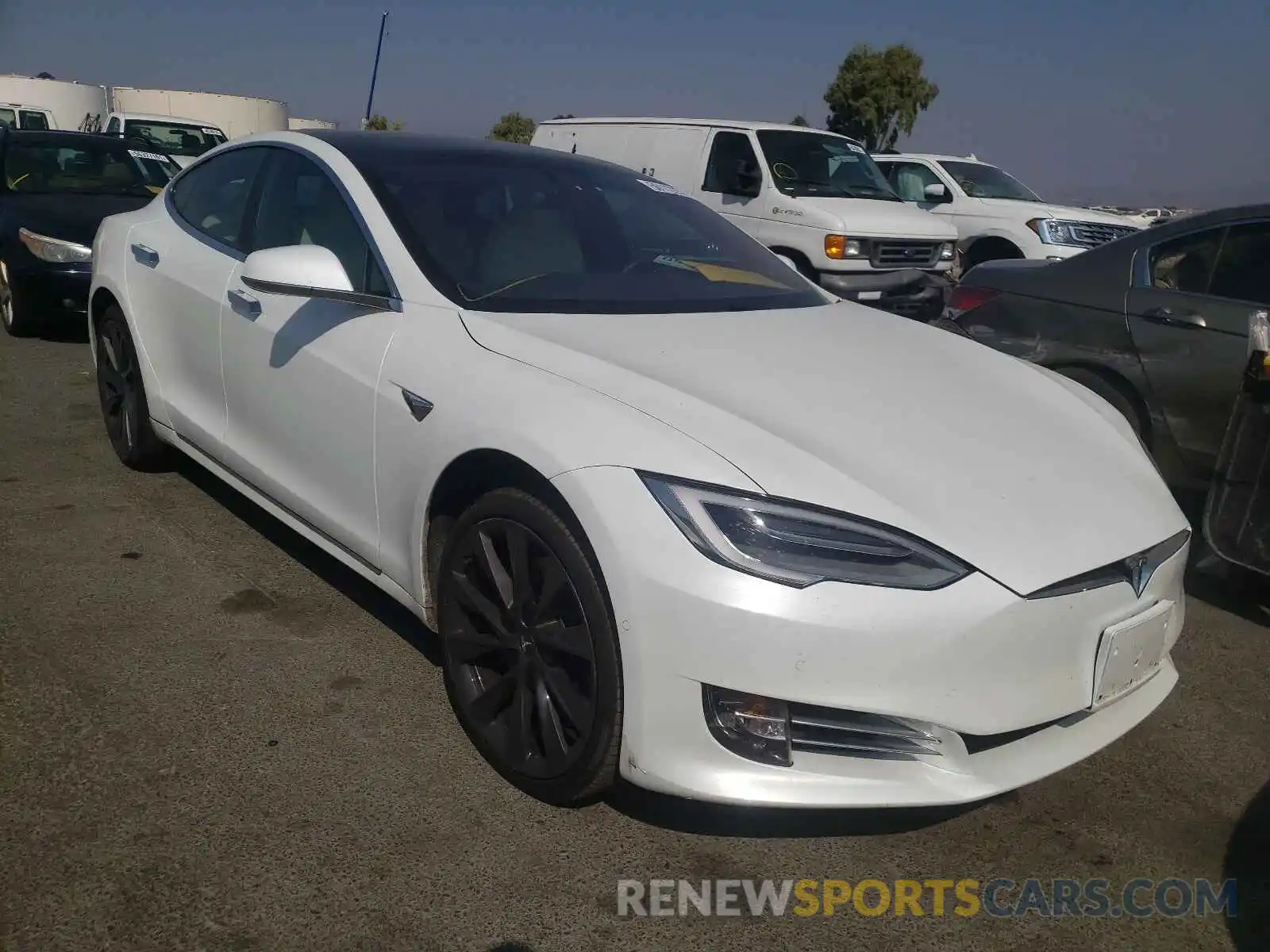 9 Photograph of a damaged car 5YJSA1E26LF370526 TESLA MODEL S 2020