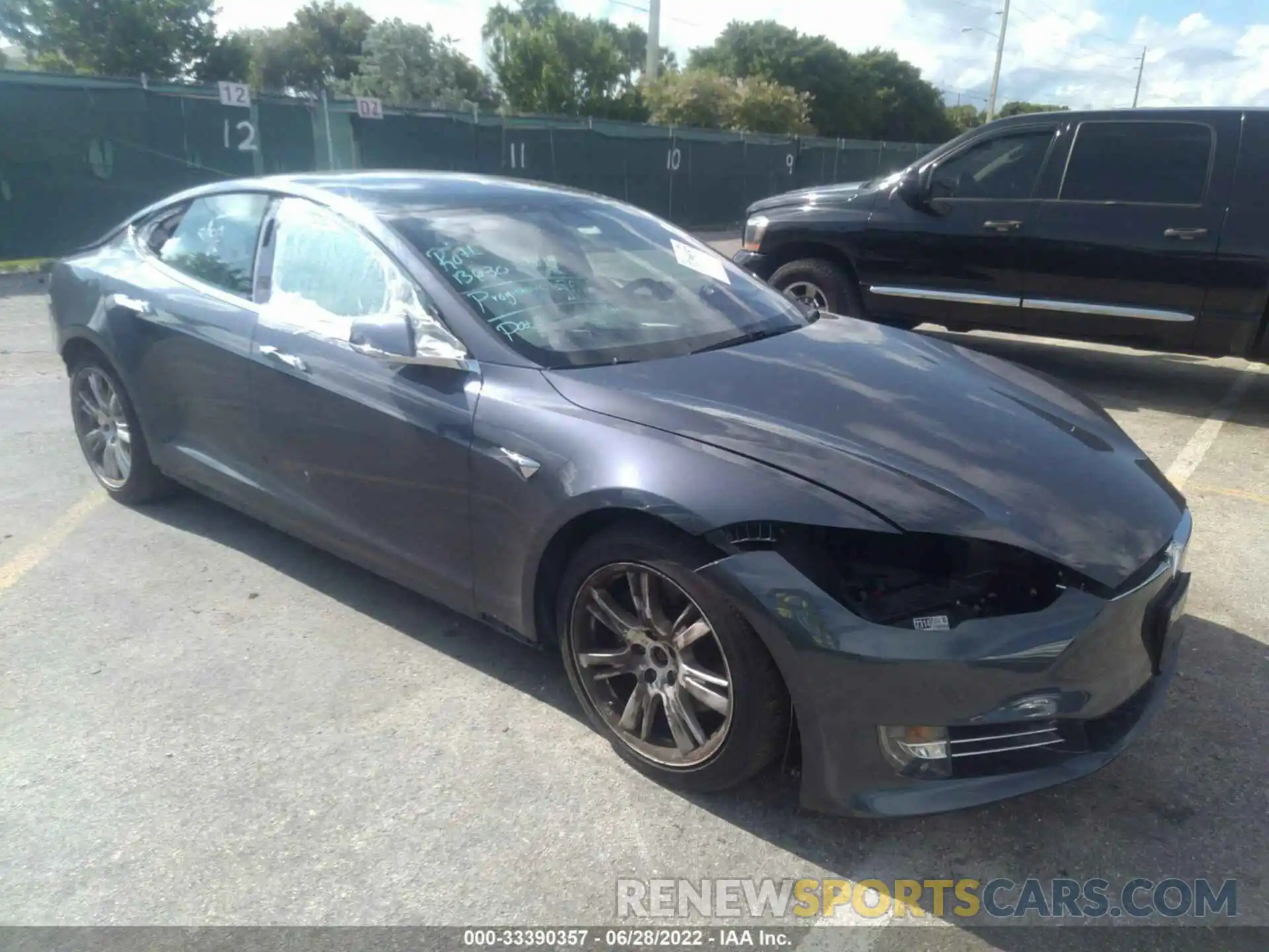 1 Photograph of a damaged car 5YJSA1E26LF381865 TESLA MODEL S 2020