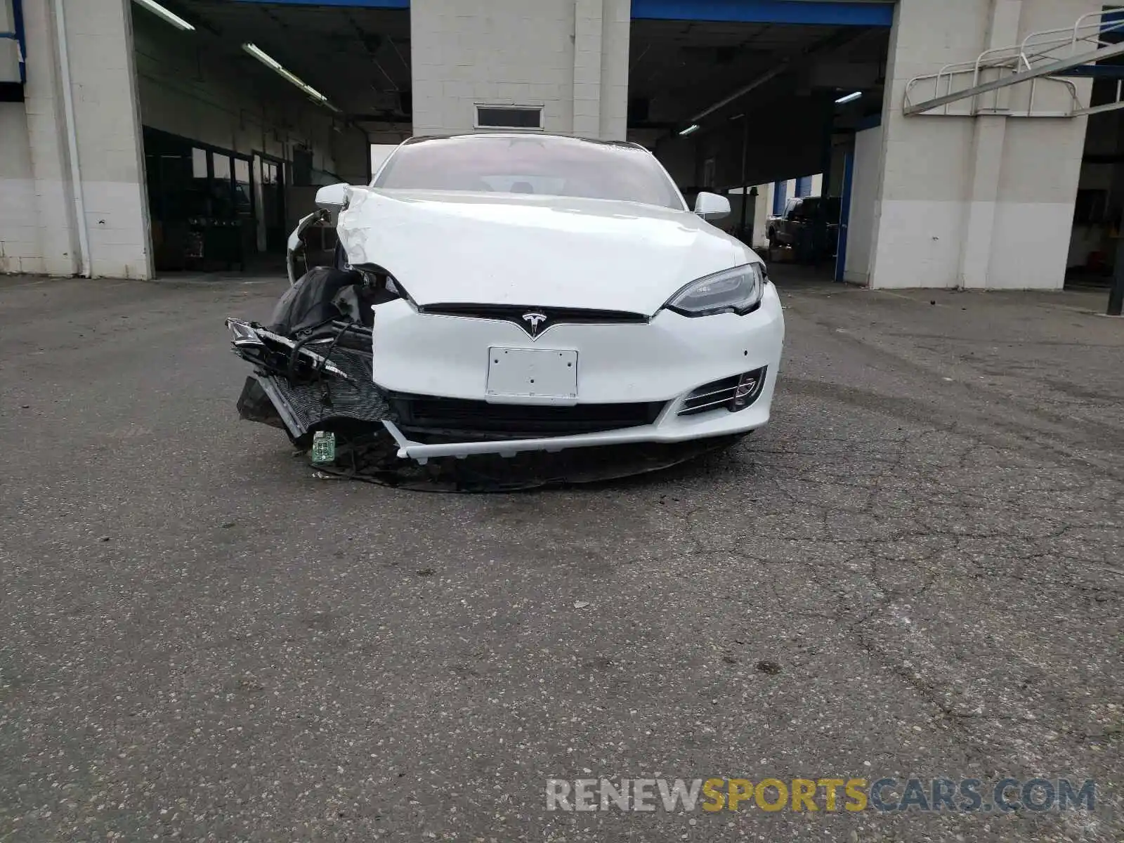 9 Photograph of a damaged car 5YJSA1E26LF385415 TESLA MODEL S 2020